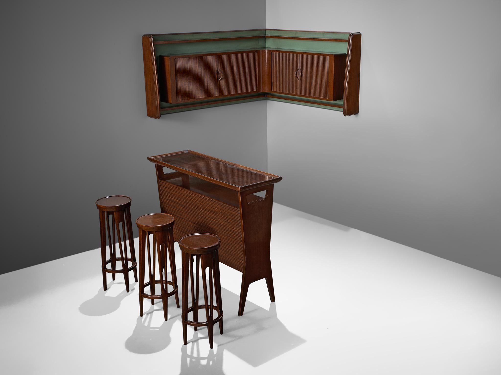 Italian Home Bar With Cabinet and Stools in Walnut In Good Condition For Sale In Waalwijk, NL