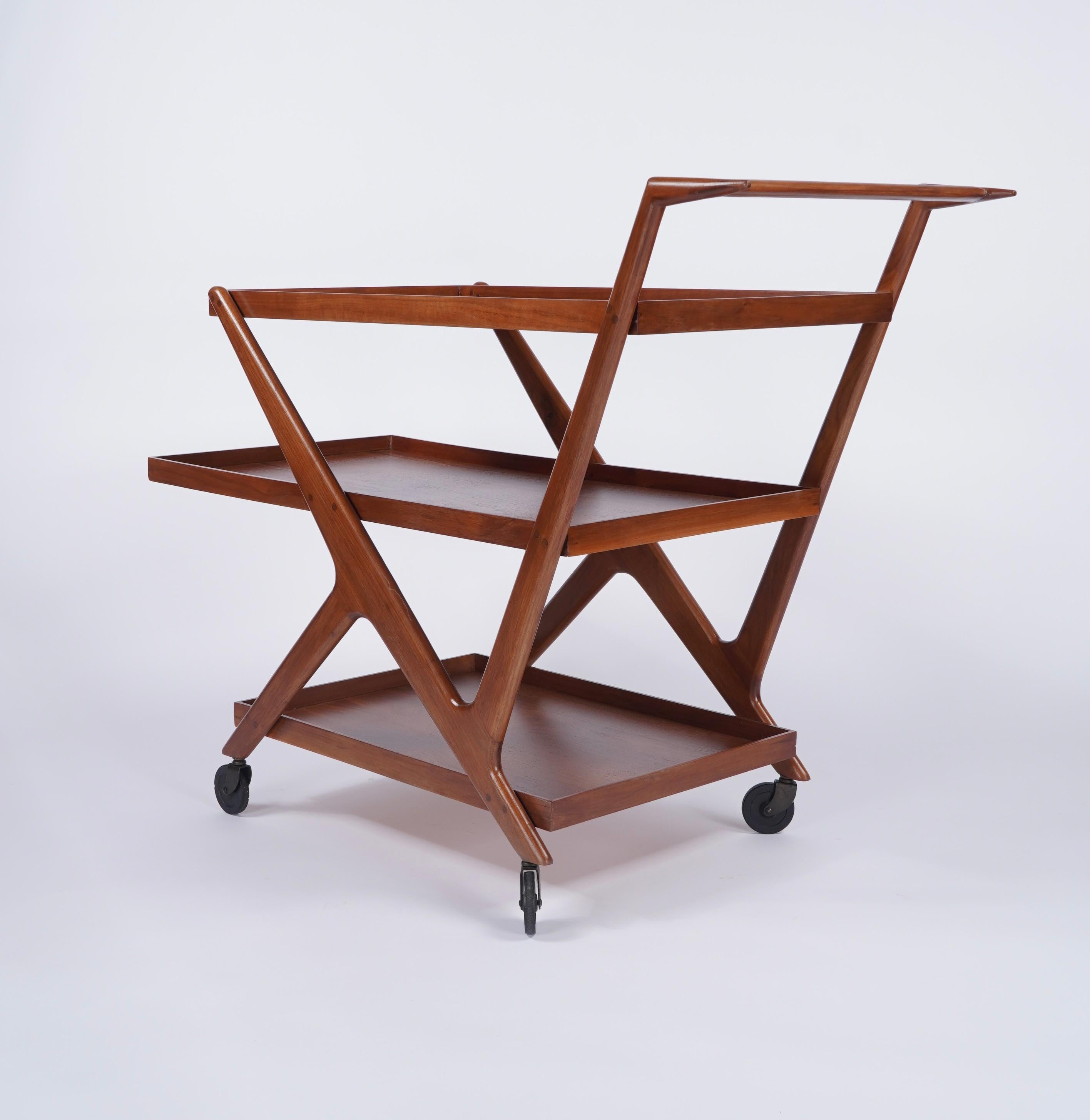 Italian Bar / Tea Cart Ico Parisi Cesare Lacca Attribution in Walnut For Sale 6