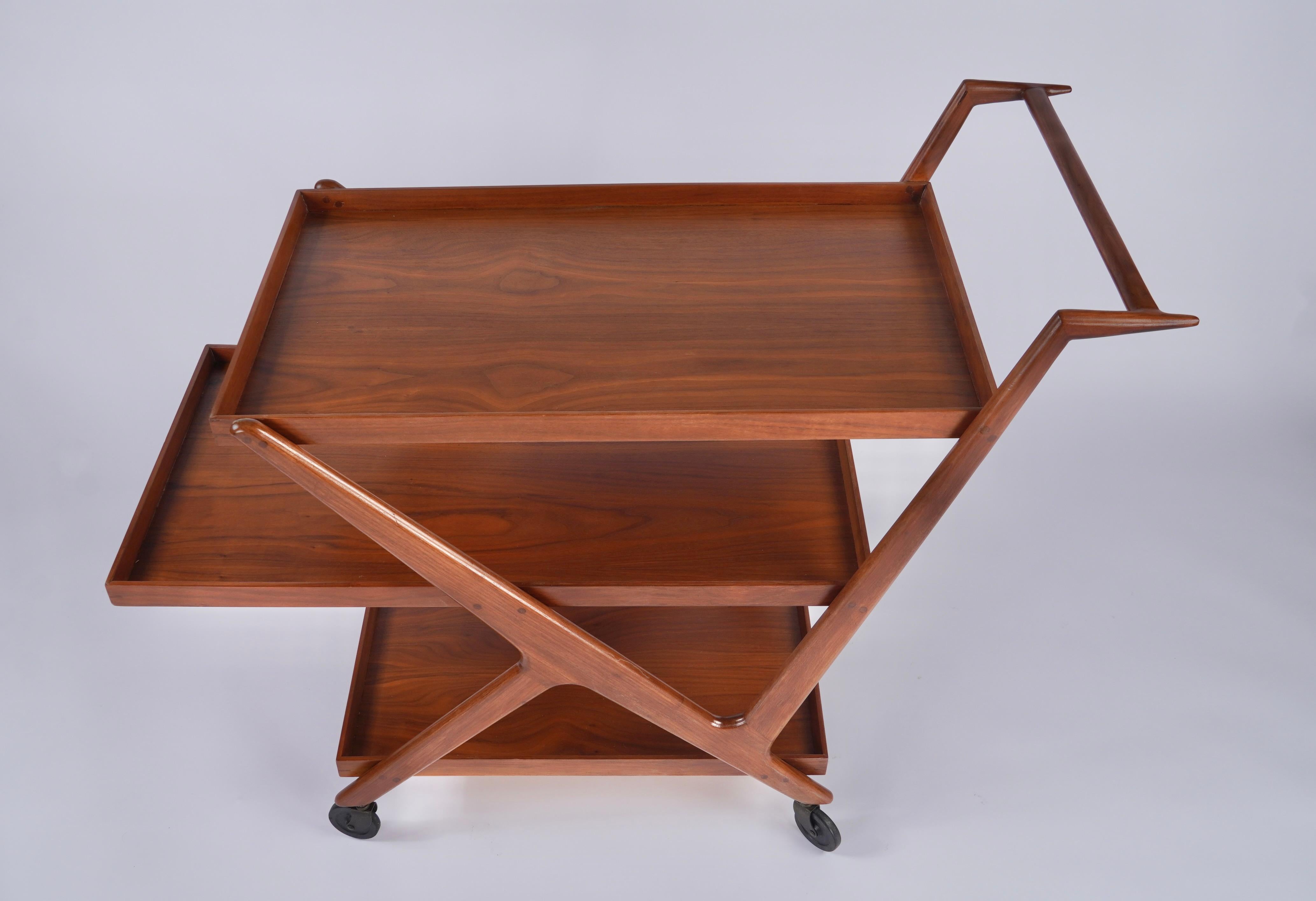 Mid-Century Modern Italian Bar / Tea Cart Ico Parisi Cesare Lacca Attribution in Walnut For Sale