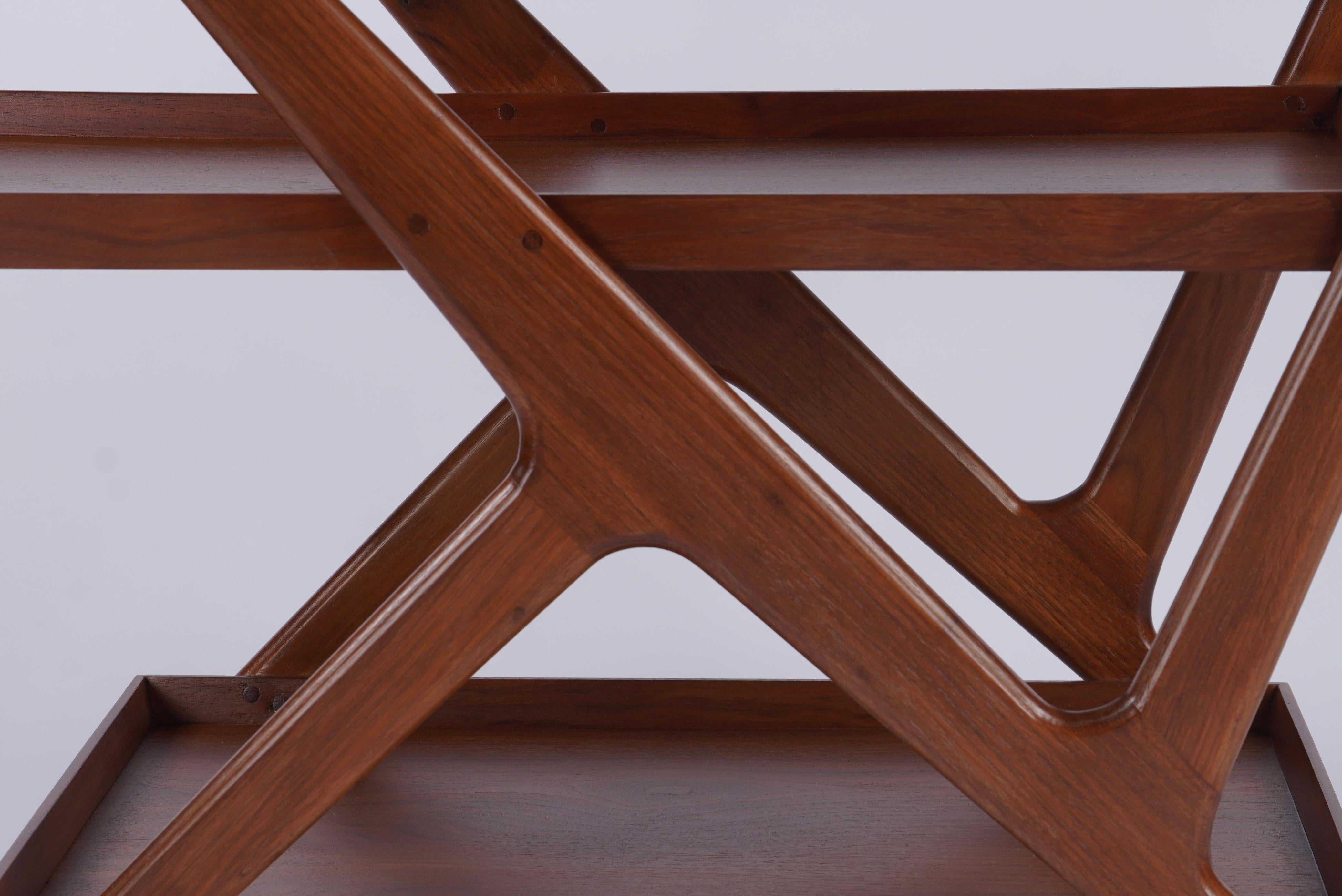 Mid-20th Century Italian Bar / Tea Cart Ico Parisi Cesare Lacca Attribution in Walnut For Sale