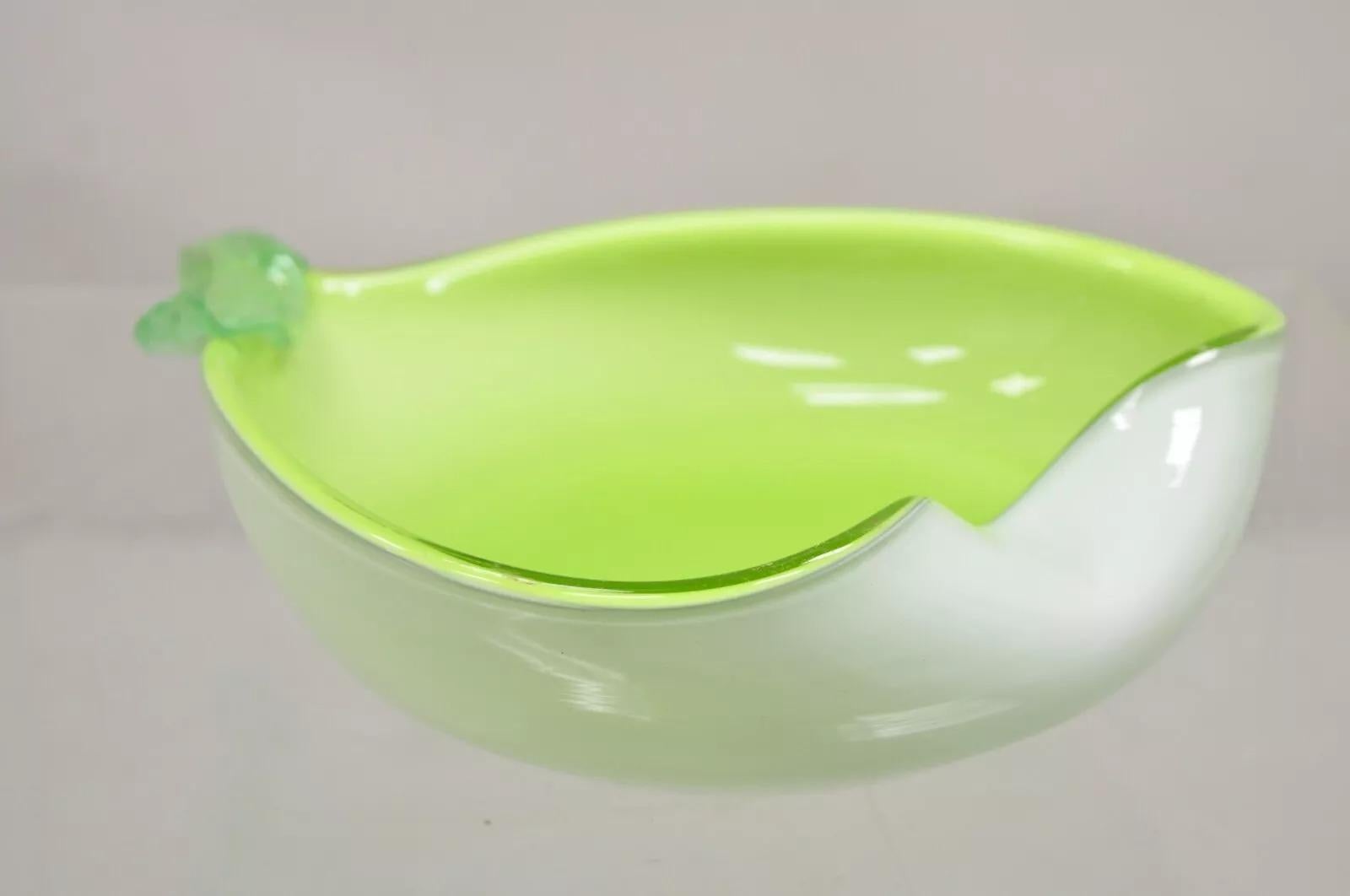 Italian Barbini Murano Art Glass Pear Shaped Green & White Bowl Trinket Dish In Excellent Condition For Sale In Philadelphia, PA