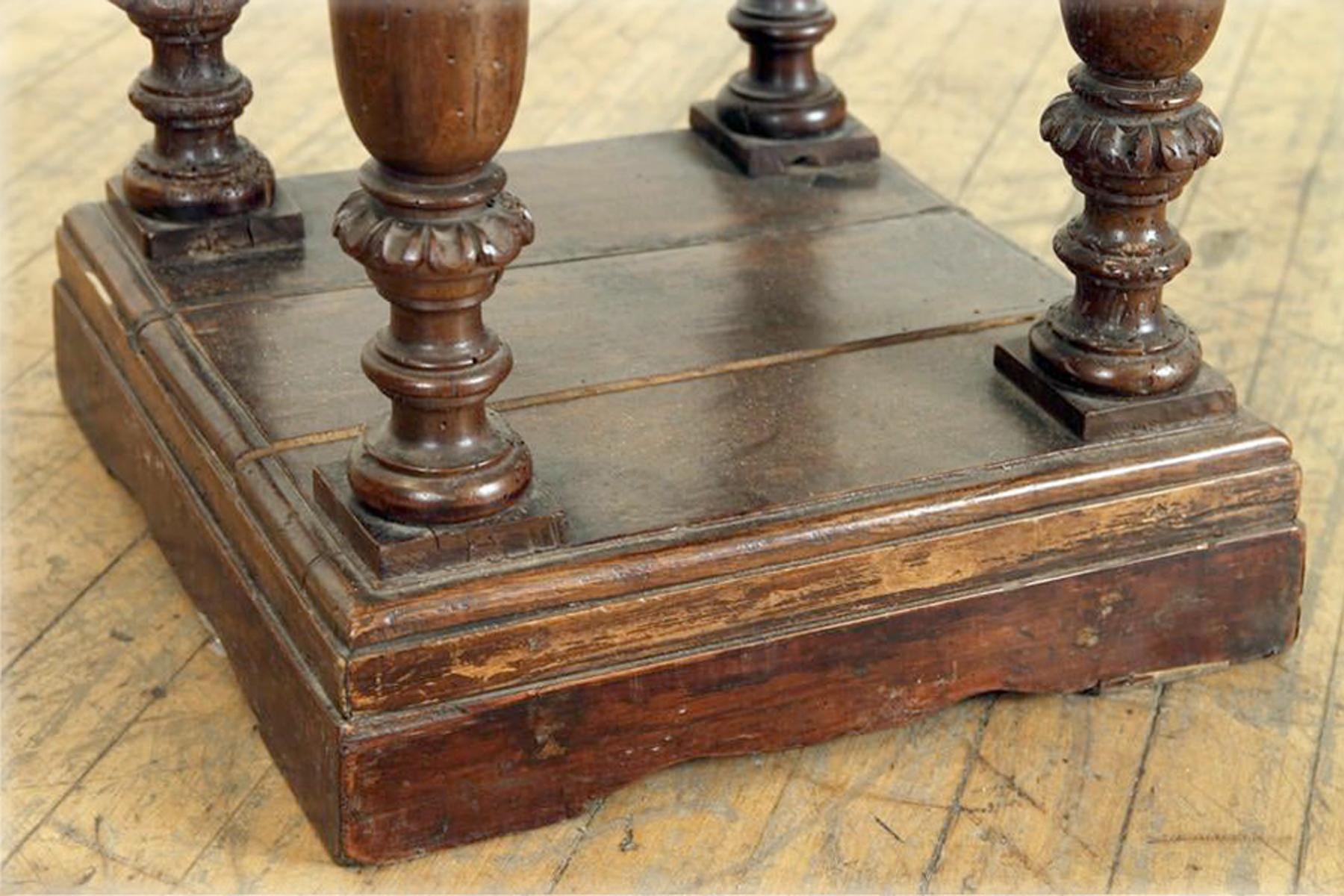 Italian Baroque 17th Century and Later Walnut Small Square Table For Sale 8