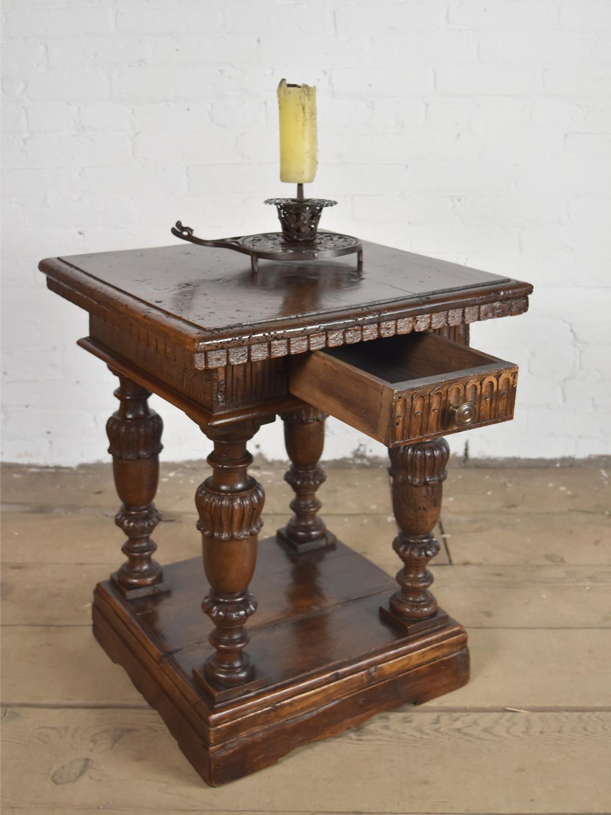 Italian Baroque 17th Century and Later Walnut Small Square Table For Sale 2