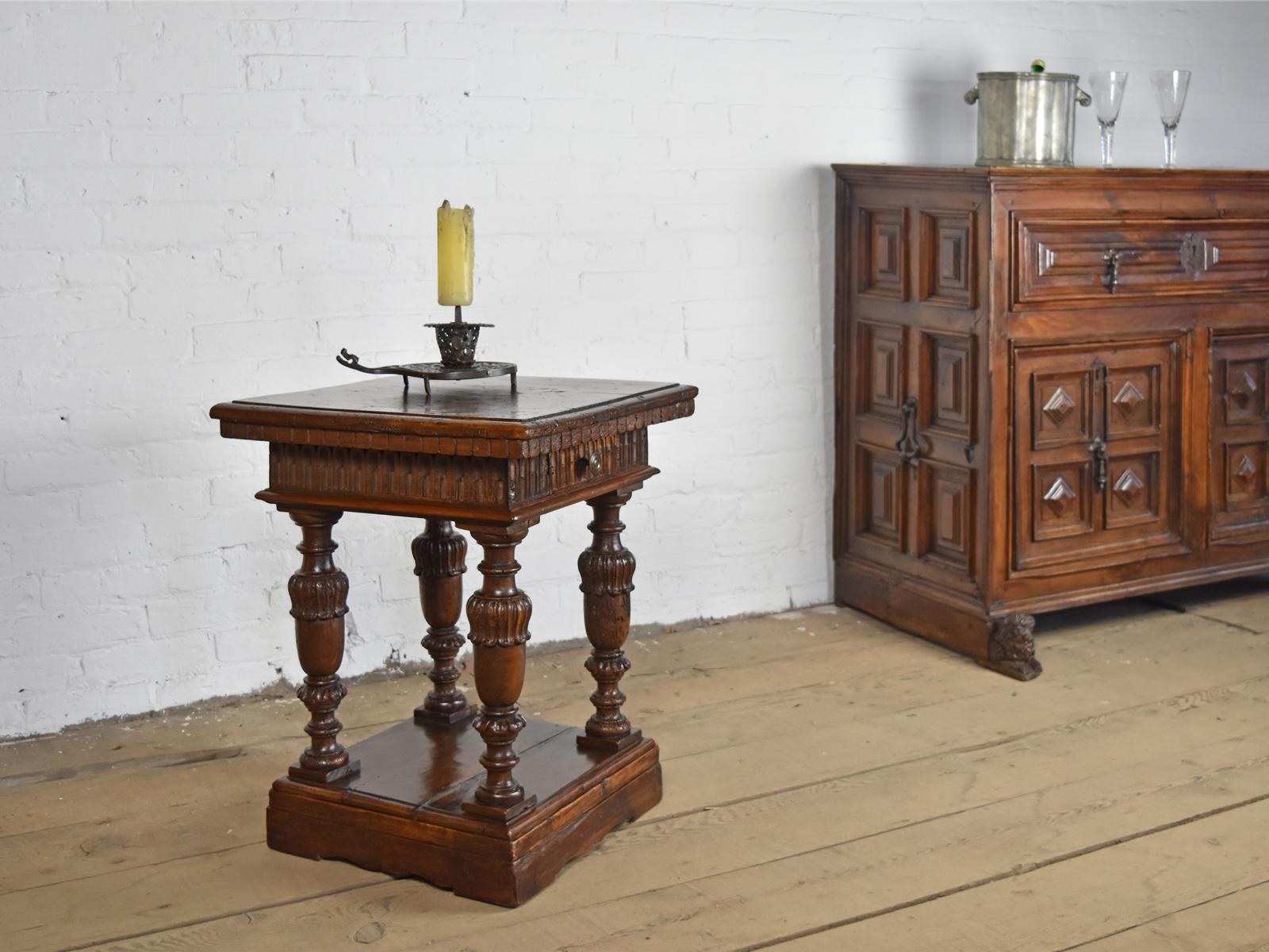 Italian Baroque 17th Century and Later Walnut Small Square Table For Sale 3