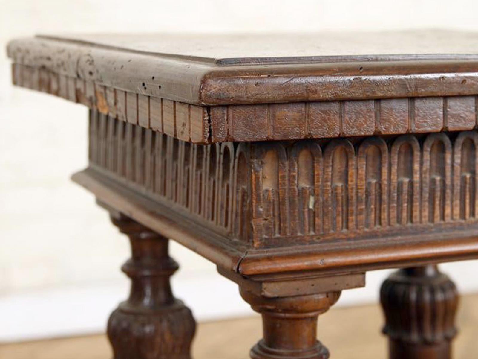 Italian Baroque 17th Century and Later Walnut Small Square Table For Sale 6