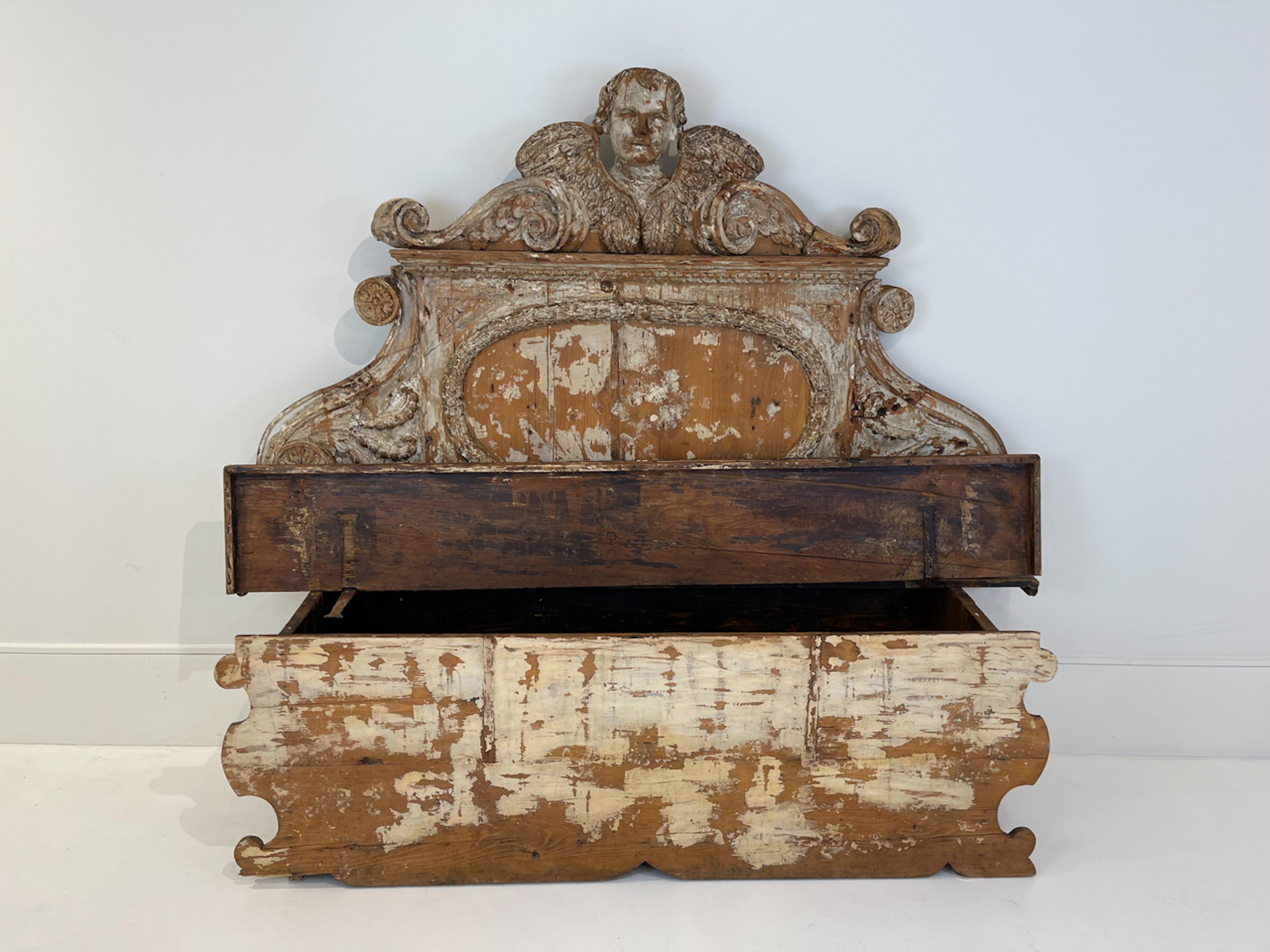 Hand-Carved Italian Baroque Bench with Angel Carving, 18th Century