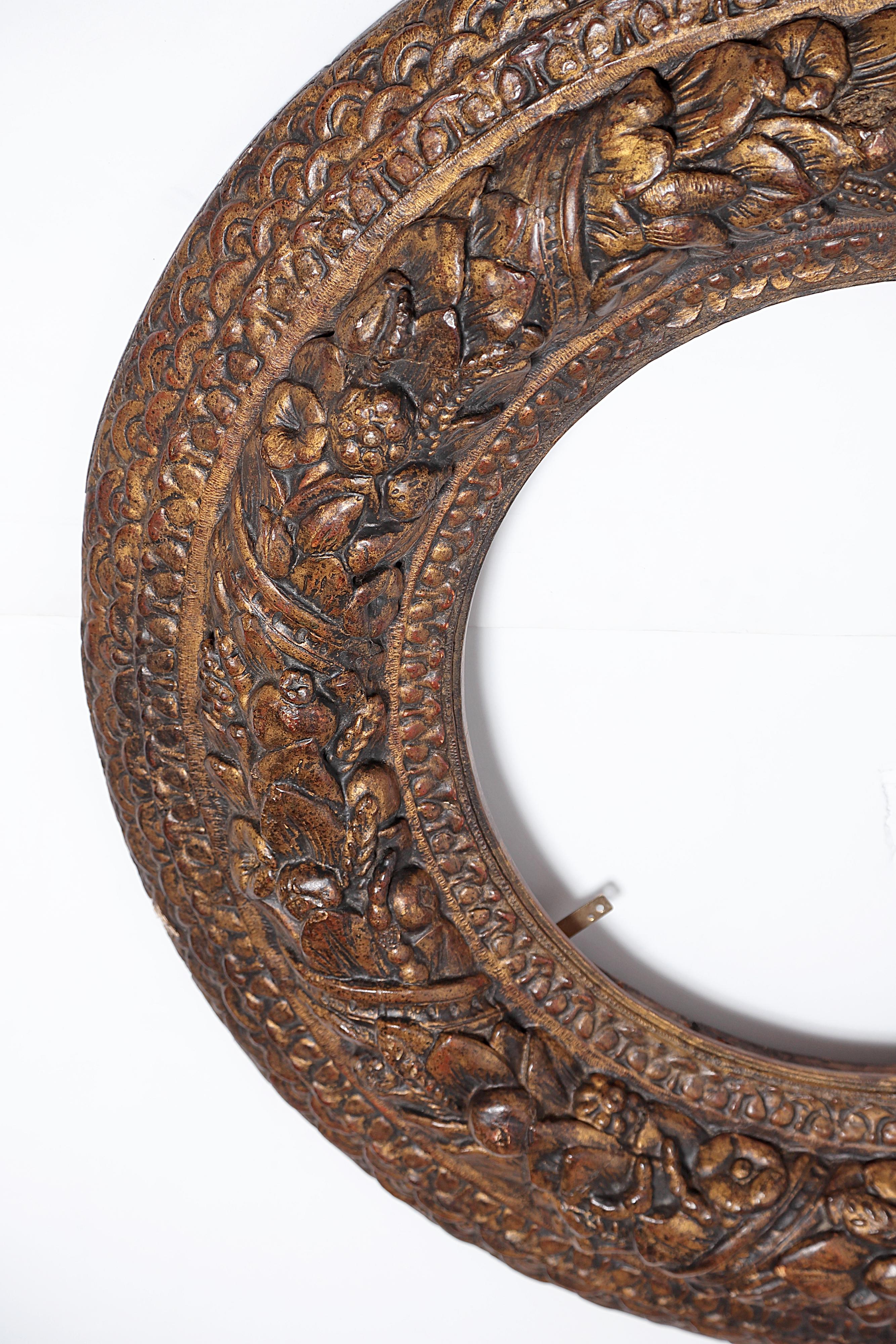 Italian Baroque Carved and Gilded Round Picture / Mirror Frame 3