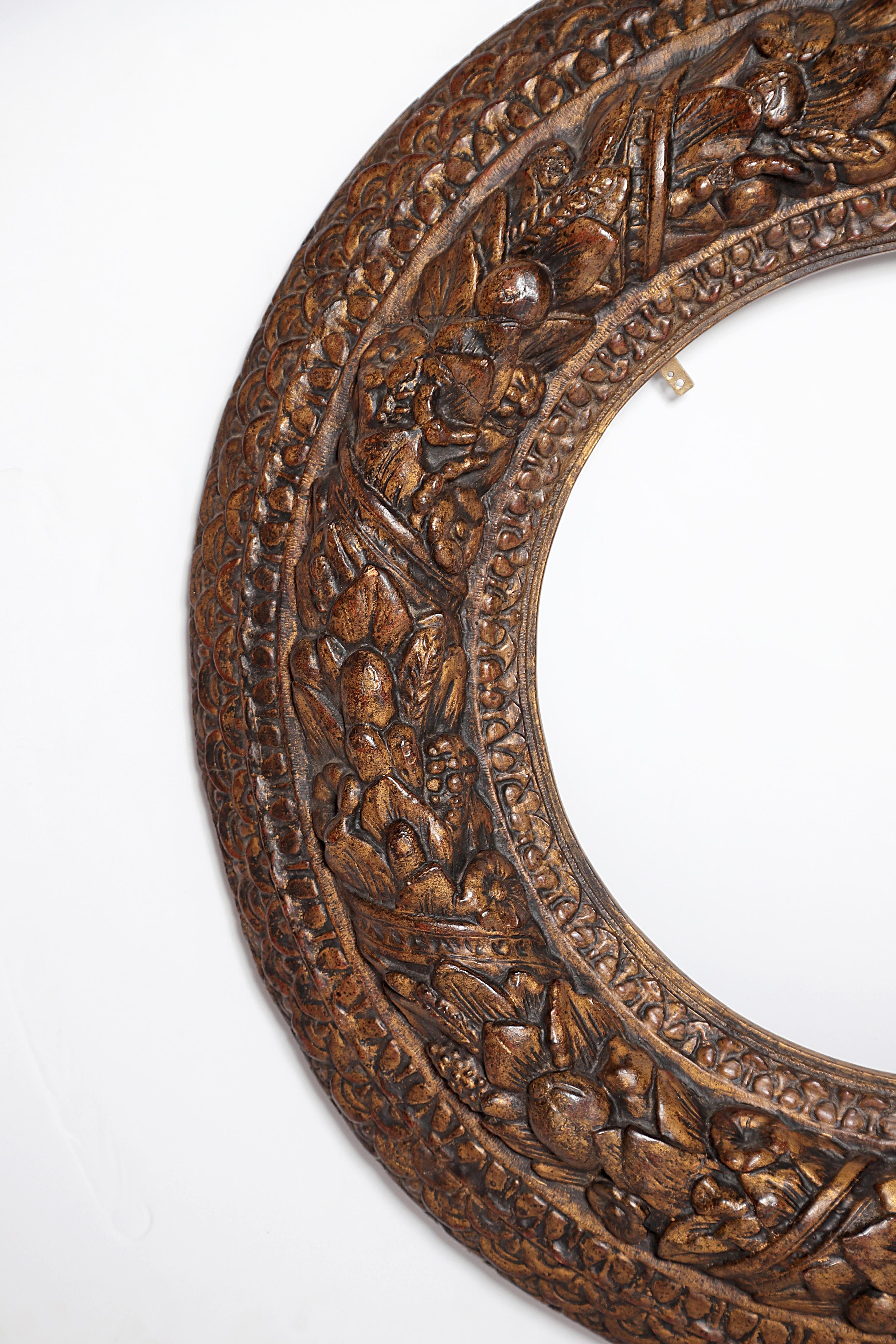 Italian Baroque Carved and Gilded Round Picture / Mirror Frame In Good Condition In Dallas, TX