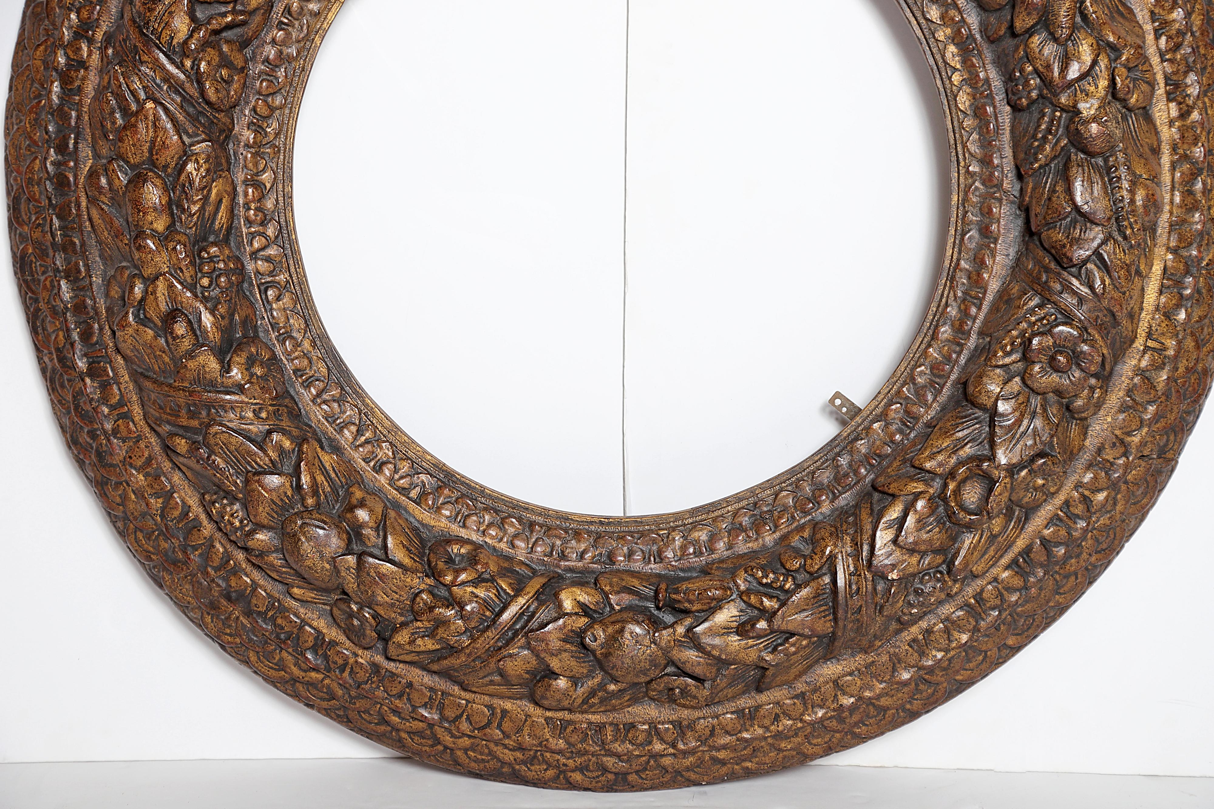 Wood Italian Baroque Carved and Gilded Round Picture / Mirror Frame