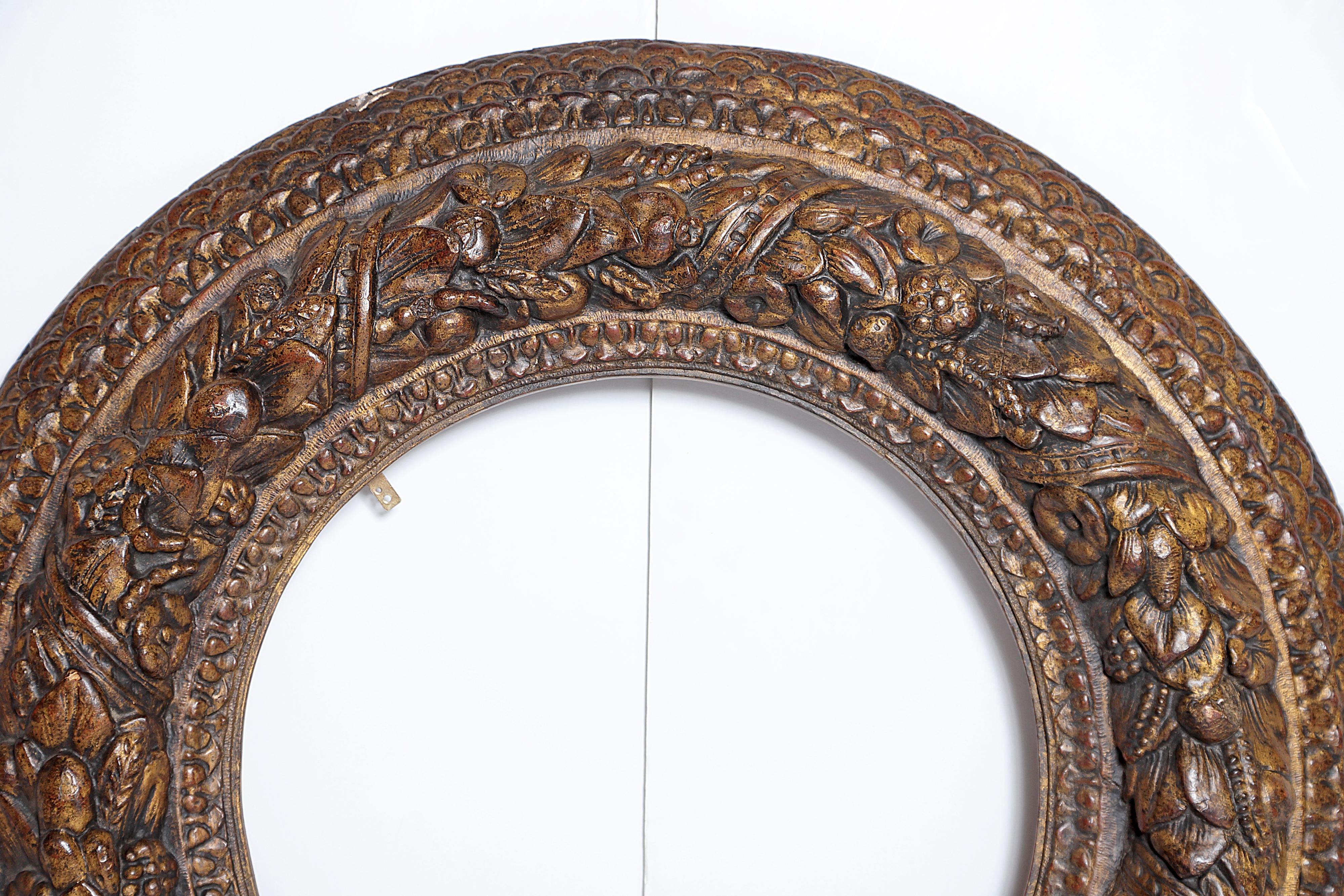 Italian Baroque Carved and Gilded Round Picture / Mirror Frame 1