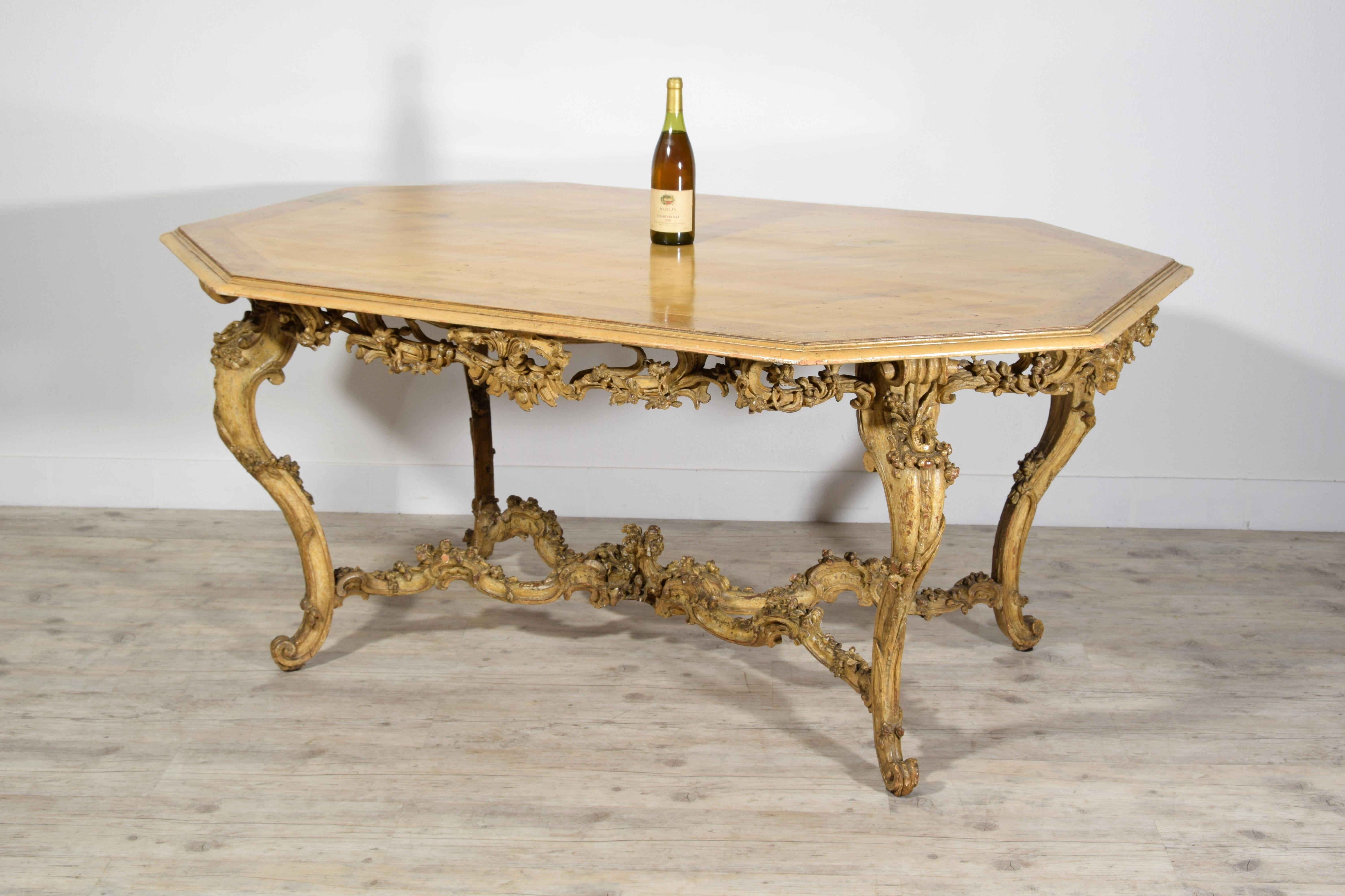 Italian Baroque Carved Gilt and Lacquered Wood Center Table, 18th Century For Sale 8