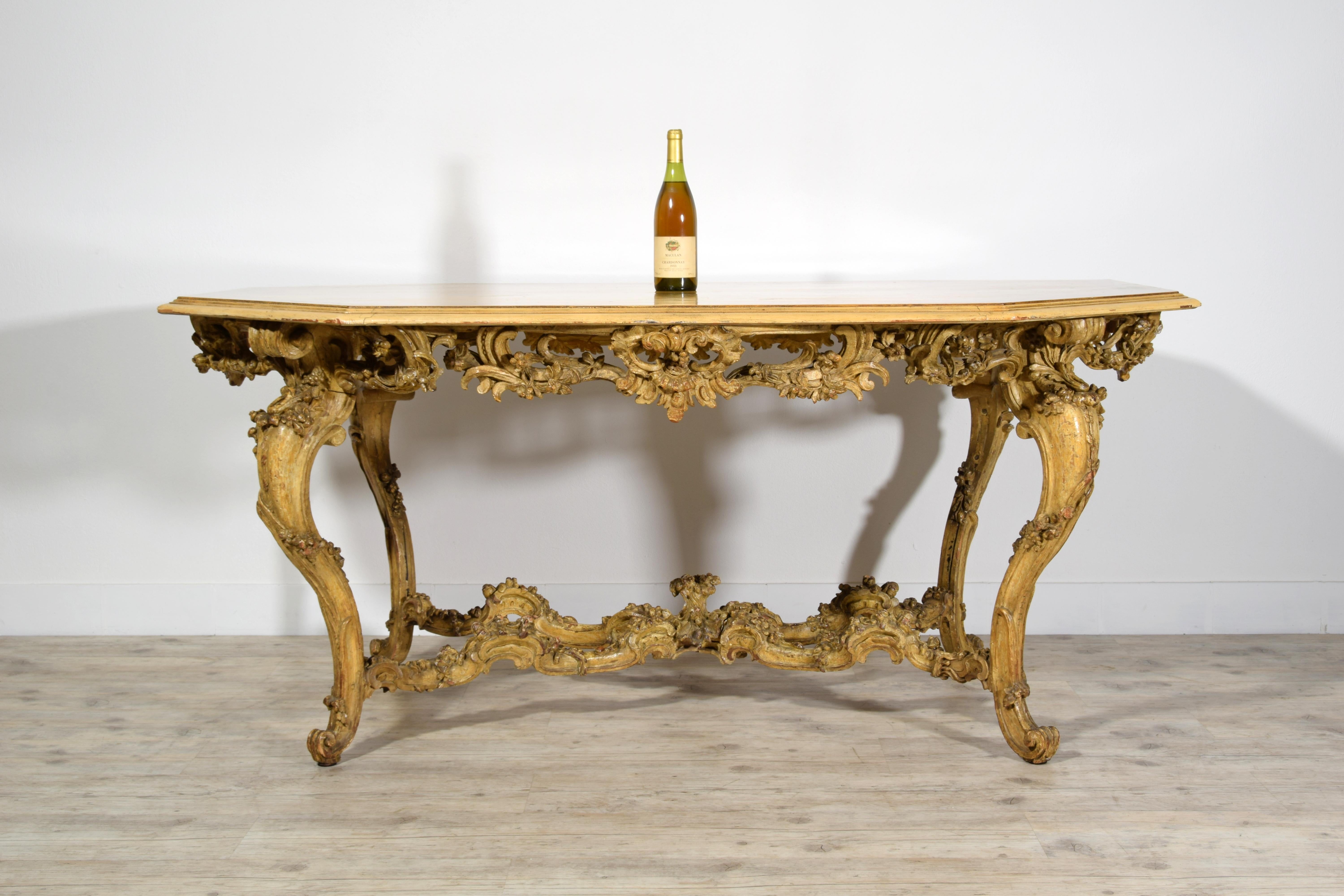 Italian Baroque Carved Gilt and Lacquered Wood Center Table, 18th Century For Sale 9