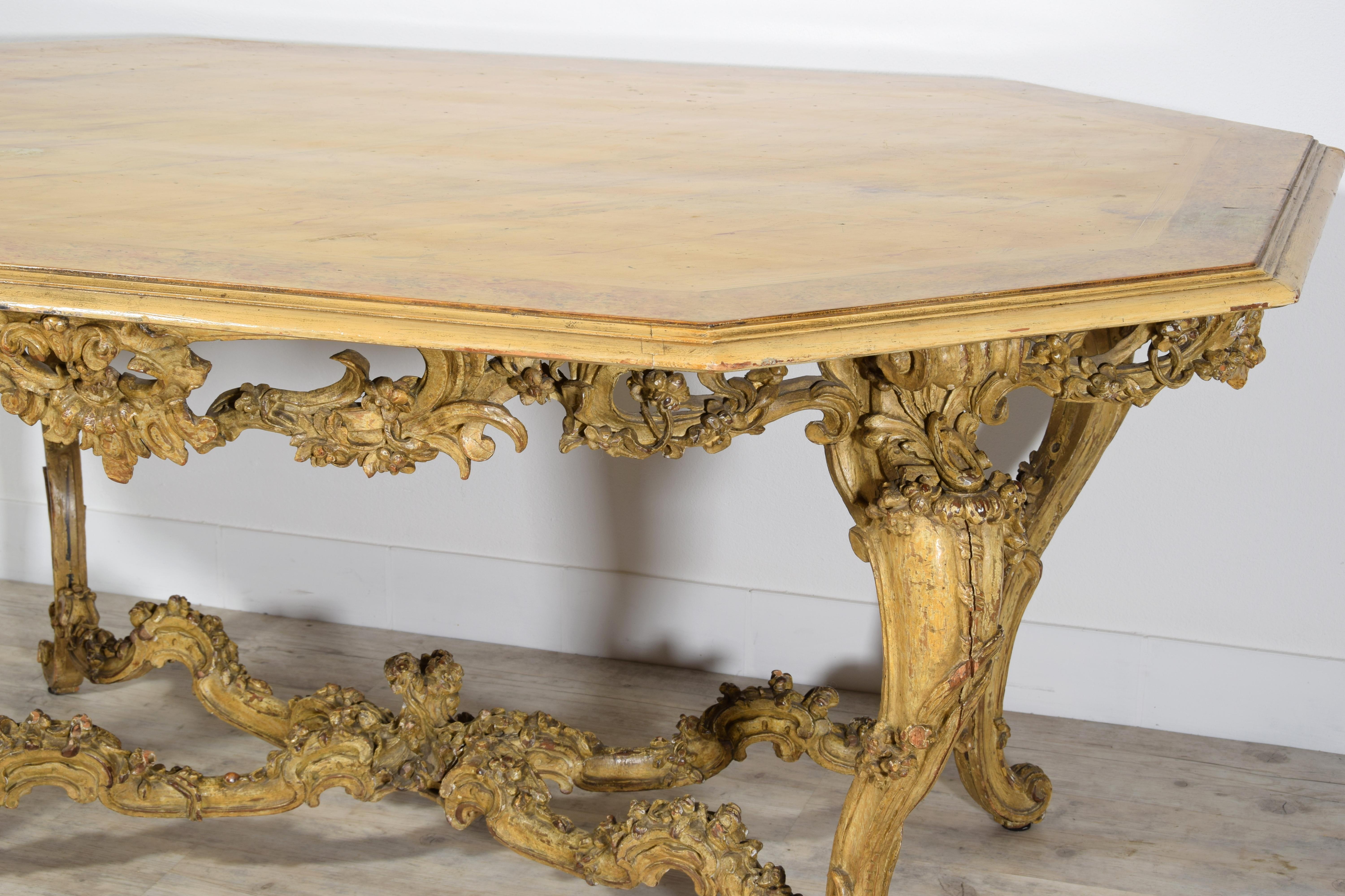 Italian Baroque Carved Gilt and Lacquered Wood Center Table, 18th Century For Sale 10