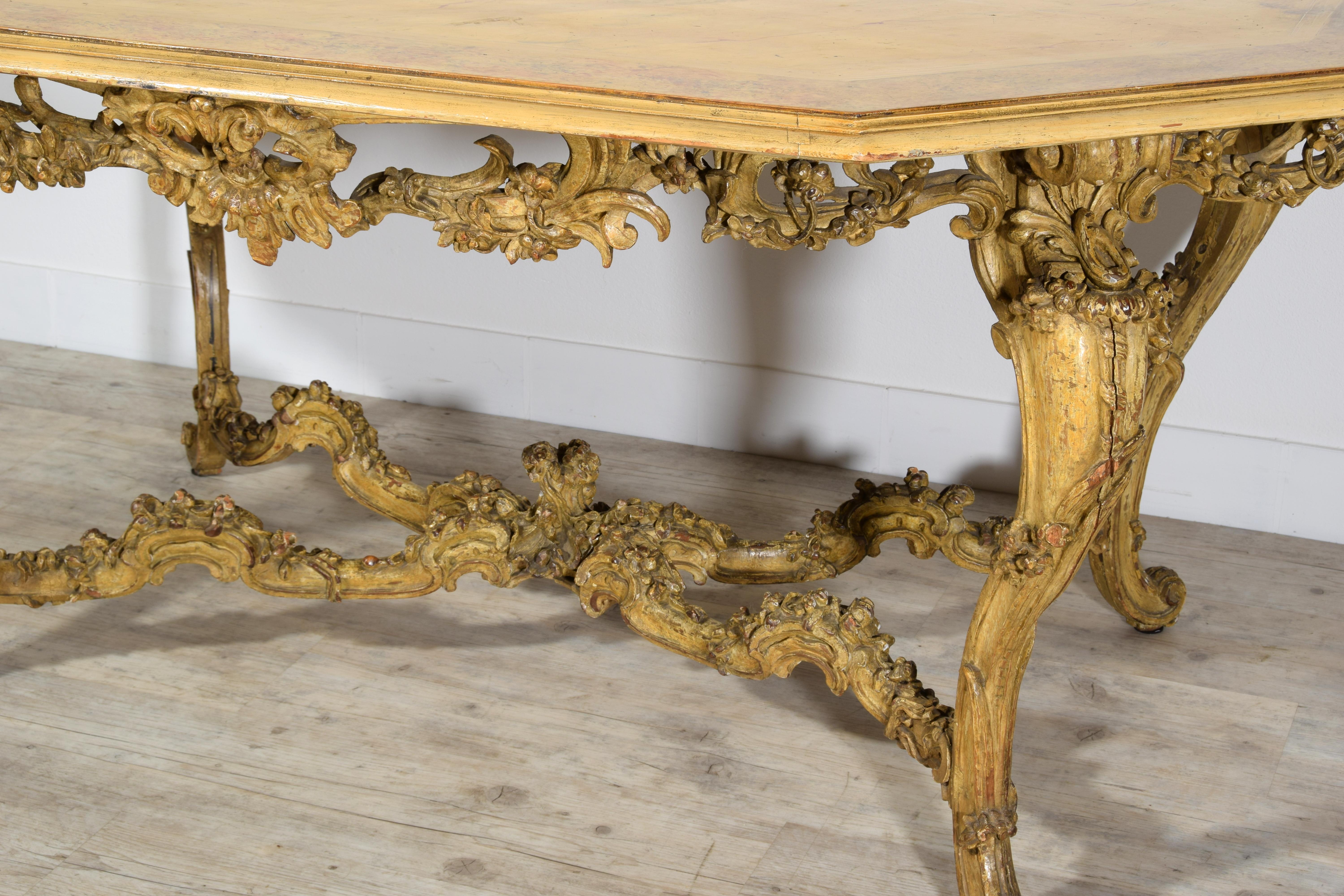 Italian Baroque Carved Gilt and Lacquered Wood Center Table, 18th Century For Sale 11