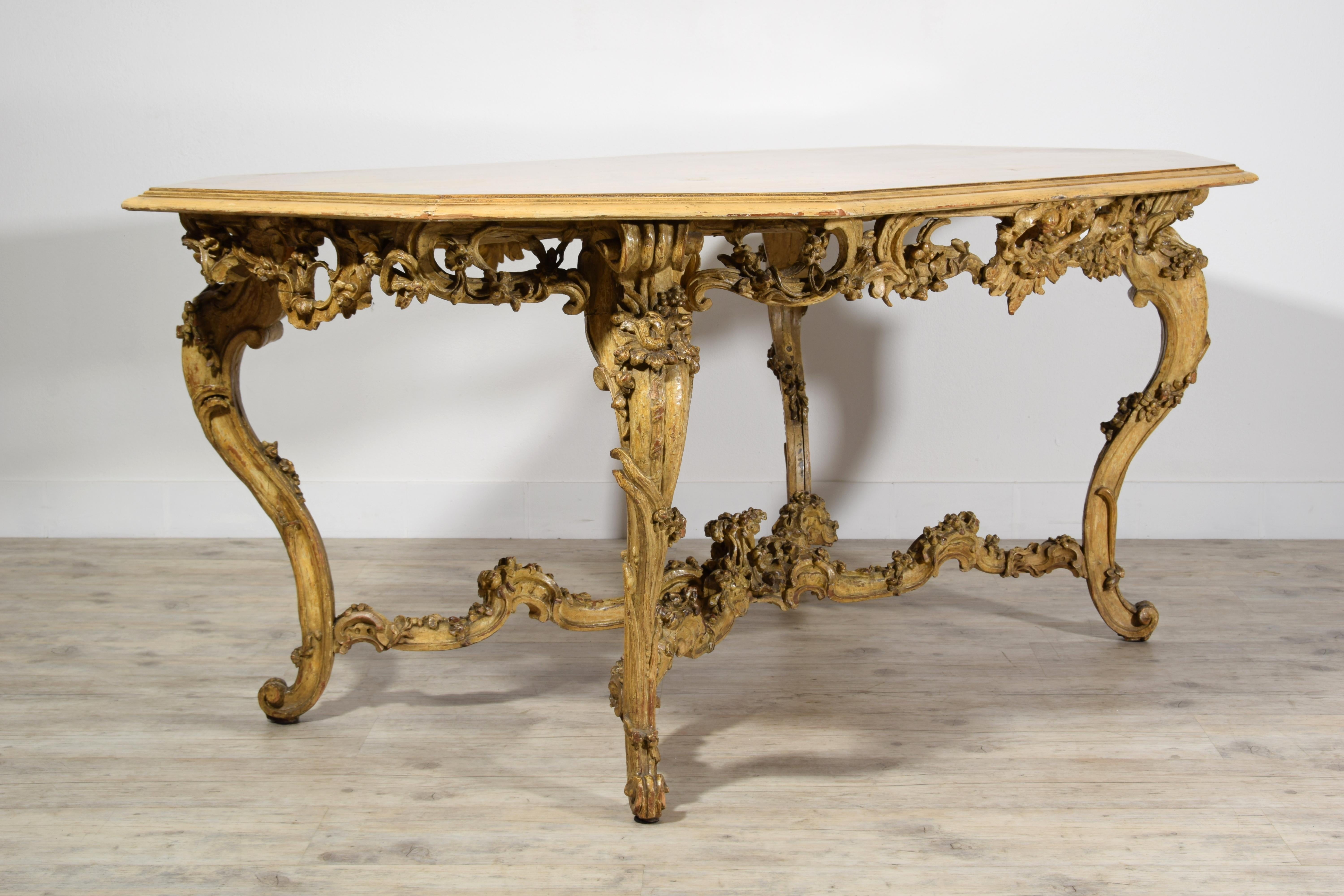 Italian Baroque Carved Gilt and Lacquered Wood Center Table, 18th Century For Sale 13