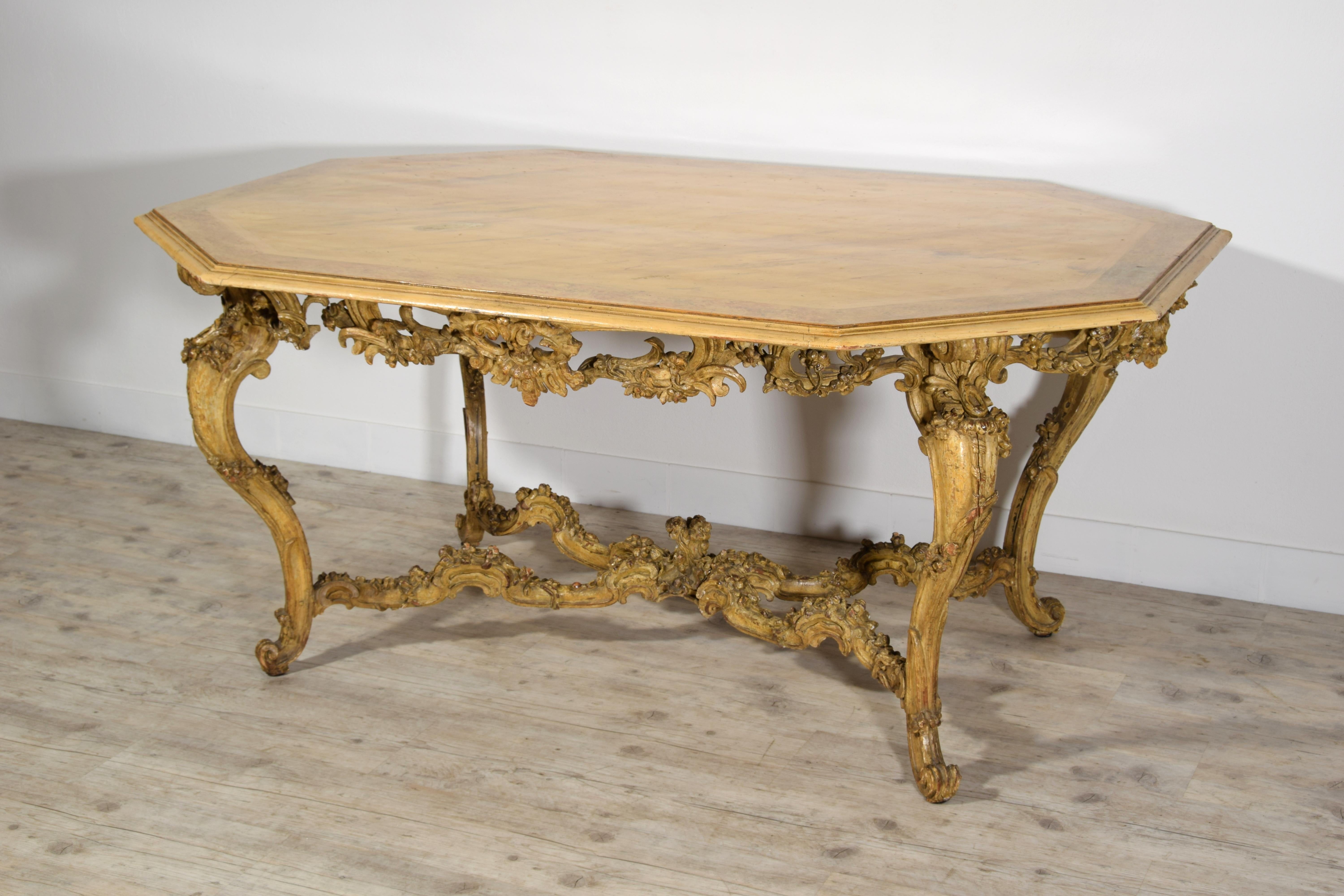 Italian Baroque Carved Gilt and Lacquered Wood Center Table, 18th Century For Sale 5