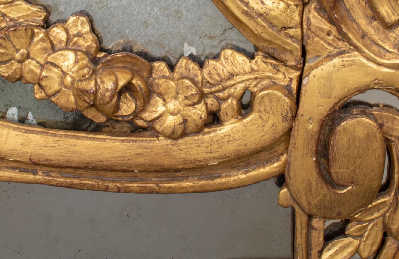 Baroque Miroir baroque italien en bois doré sculpté en vente