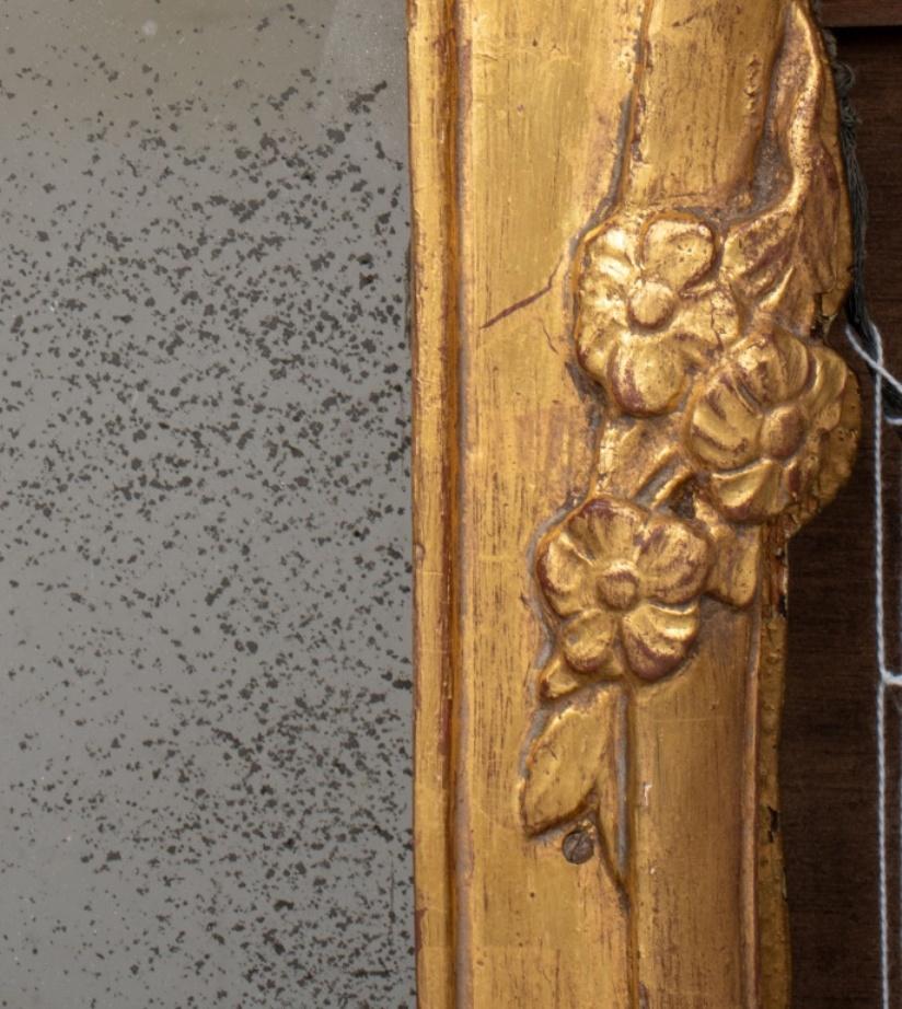 Italienischer Barock Spiegel aus geschnitztem Giltwood im Zustand „Gut“ im Angebot in New York, NY