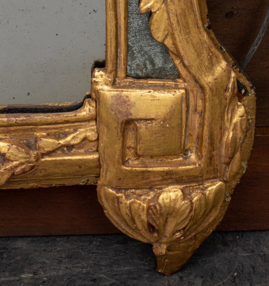 XVIIIe siècle Miroir baroque italien en bois doré sculpté en vente