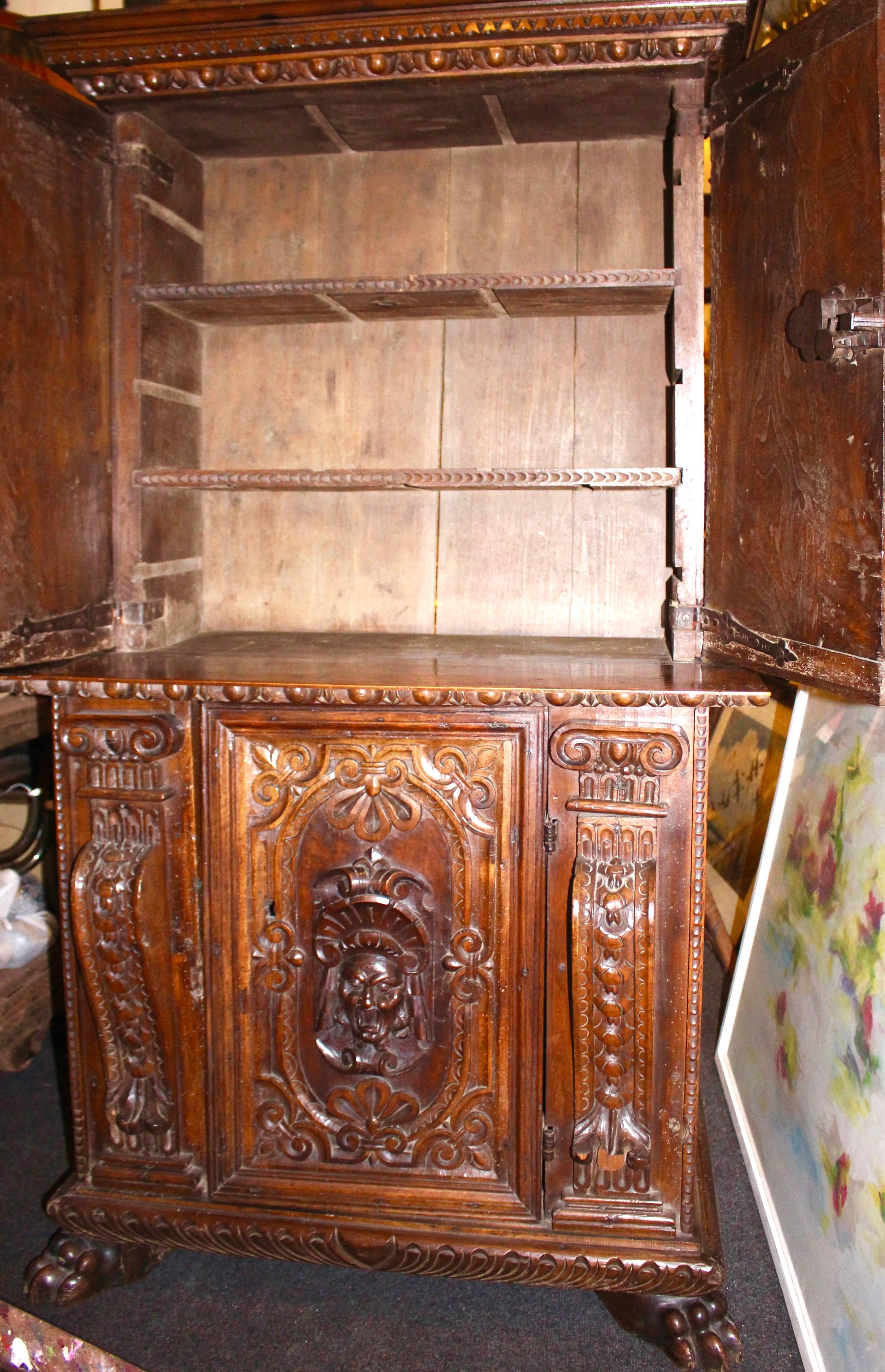 Italian Baroque Carved Walnut Cupboard, 17th Century For Sale 4