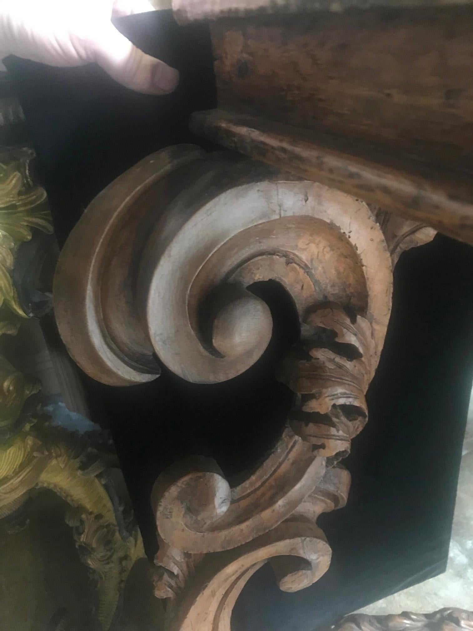 Italian Baroque Carved Walnut Side Console Table, 18th Century In Good Condition In Cypress, CA
