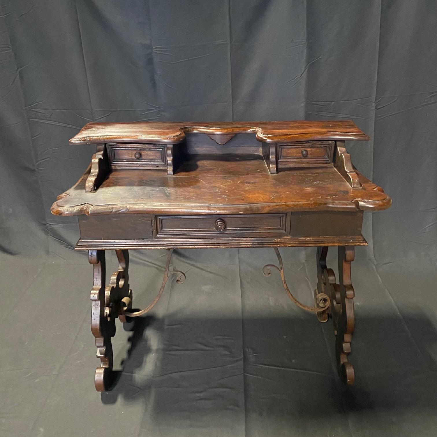 Italian Baroque Carved Walnut Writing Desk with Lyre Base For Sale 2