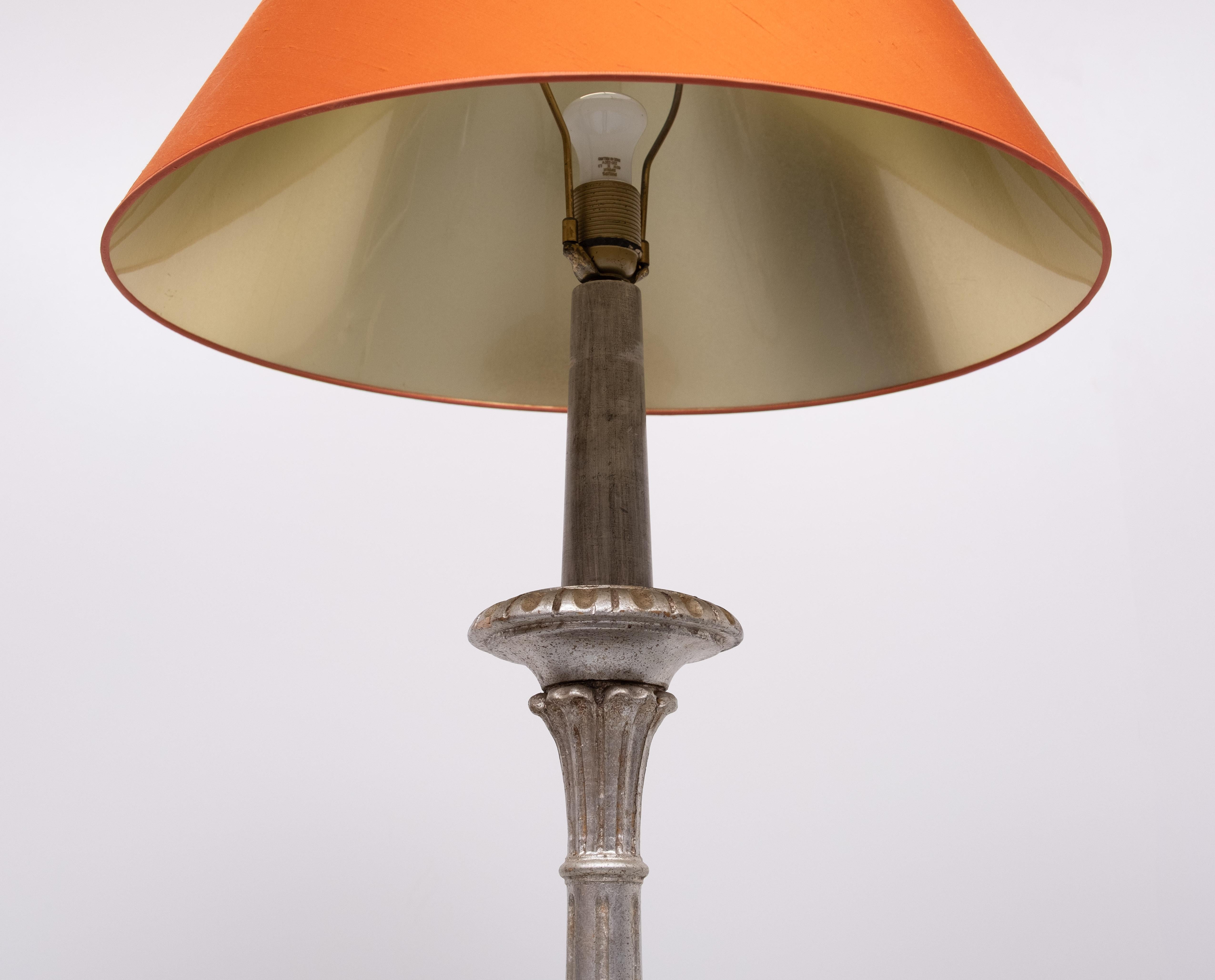 Italienische Barock-Stehlampe aus geschnitztem Holz, 1970er Jahre (Neobarock) im Angebot