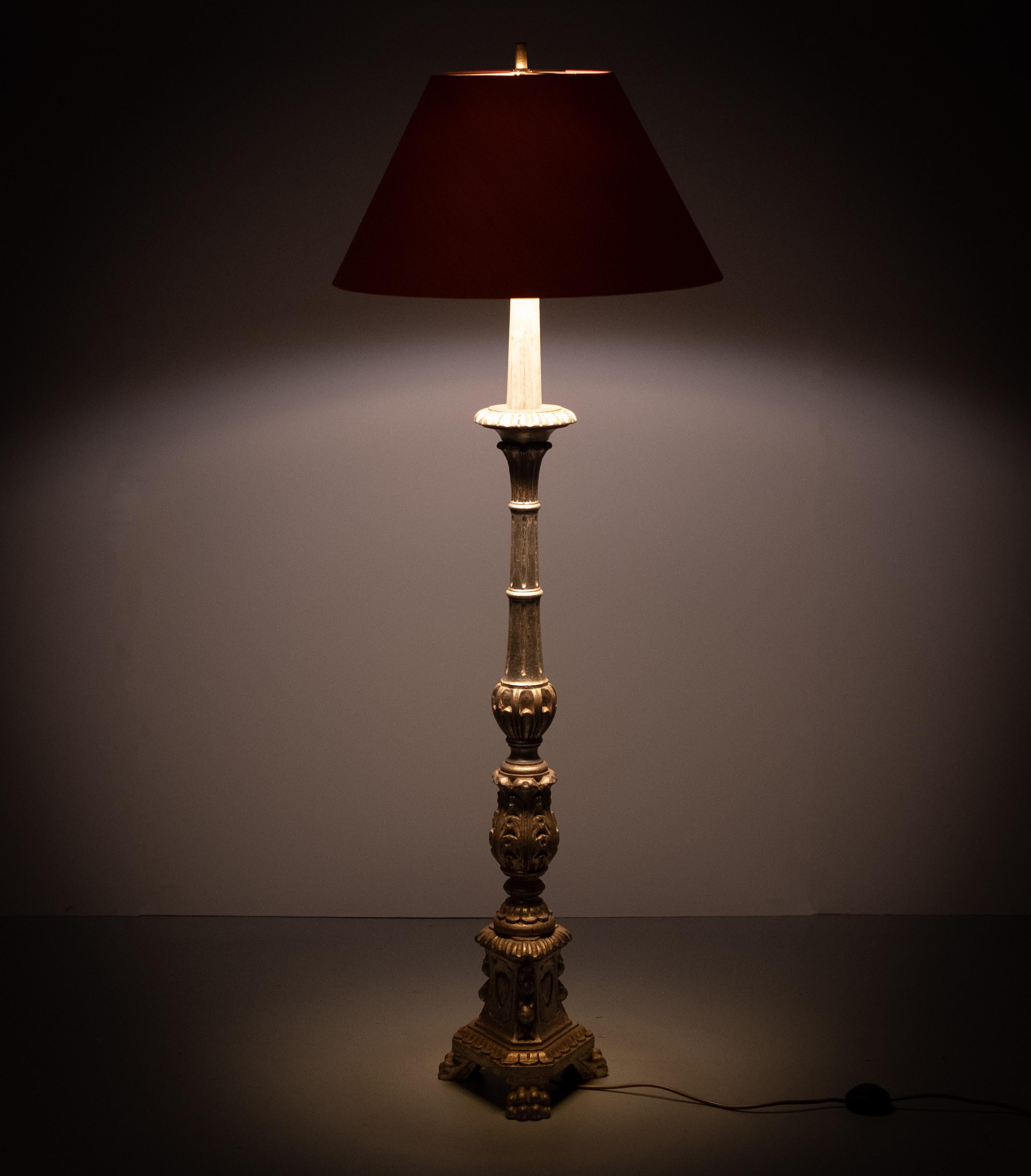 Italienische Barock-Stehlampe aus geschnitztem Holz, 1970er Jahre im Angebot 1