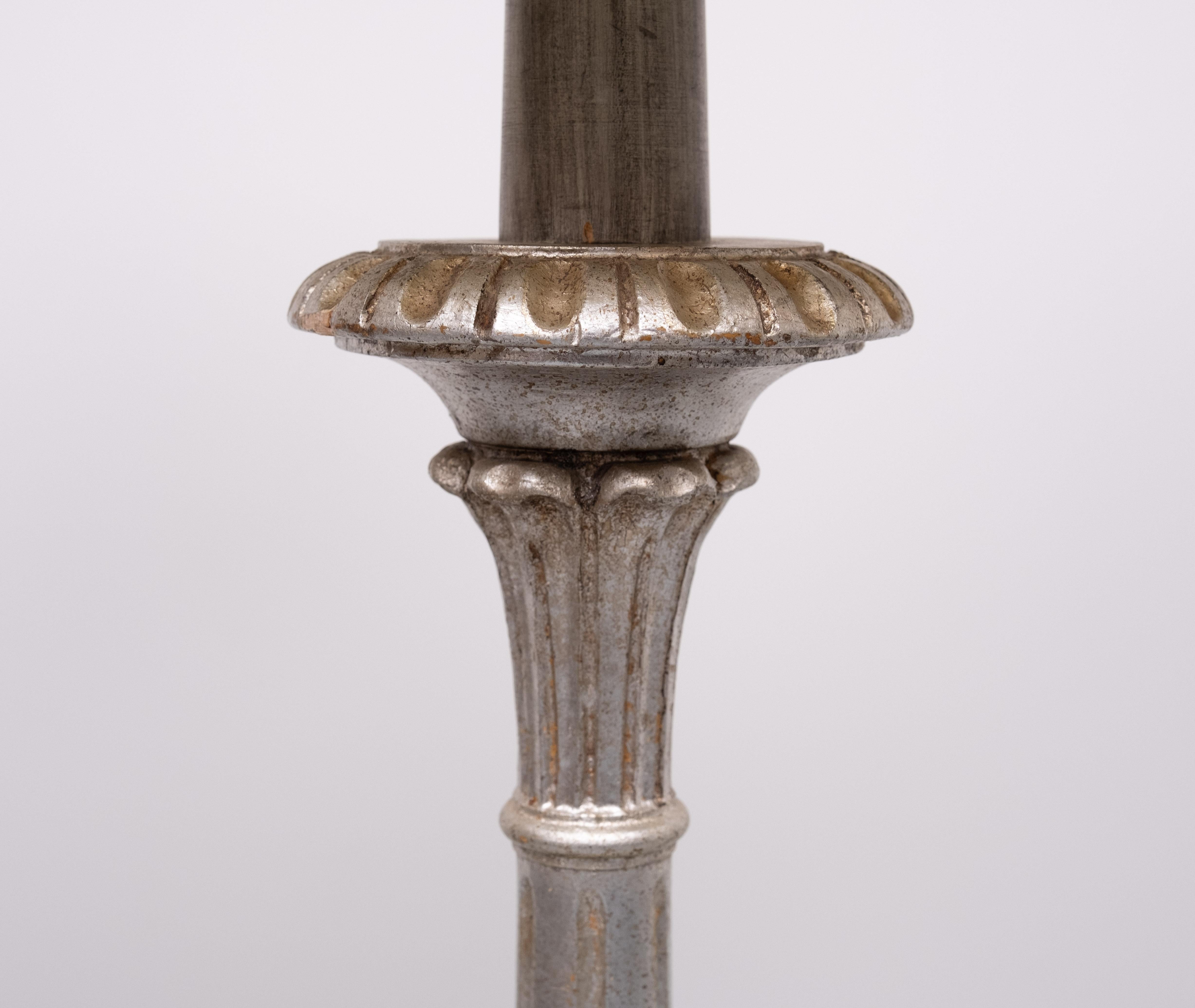 Italienische Barock-Stehlampe aus geschnitztem Holz, 1970er Jahre im Angebot 3