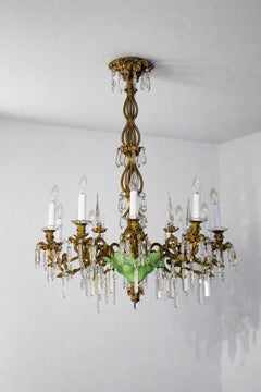 Italian Baroque chandelier in gilded bronze with green glass leaves and crystal