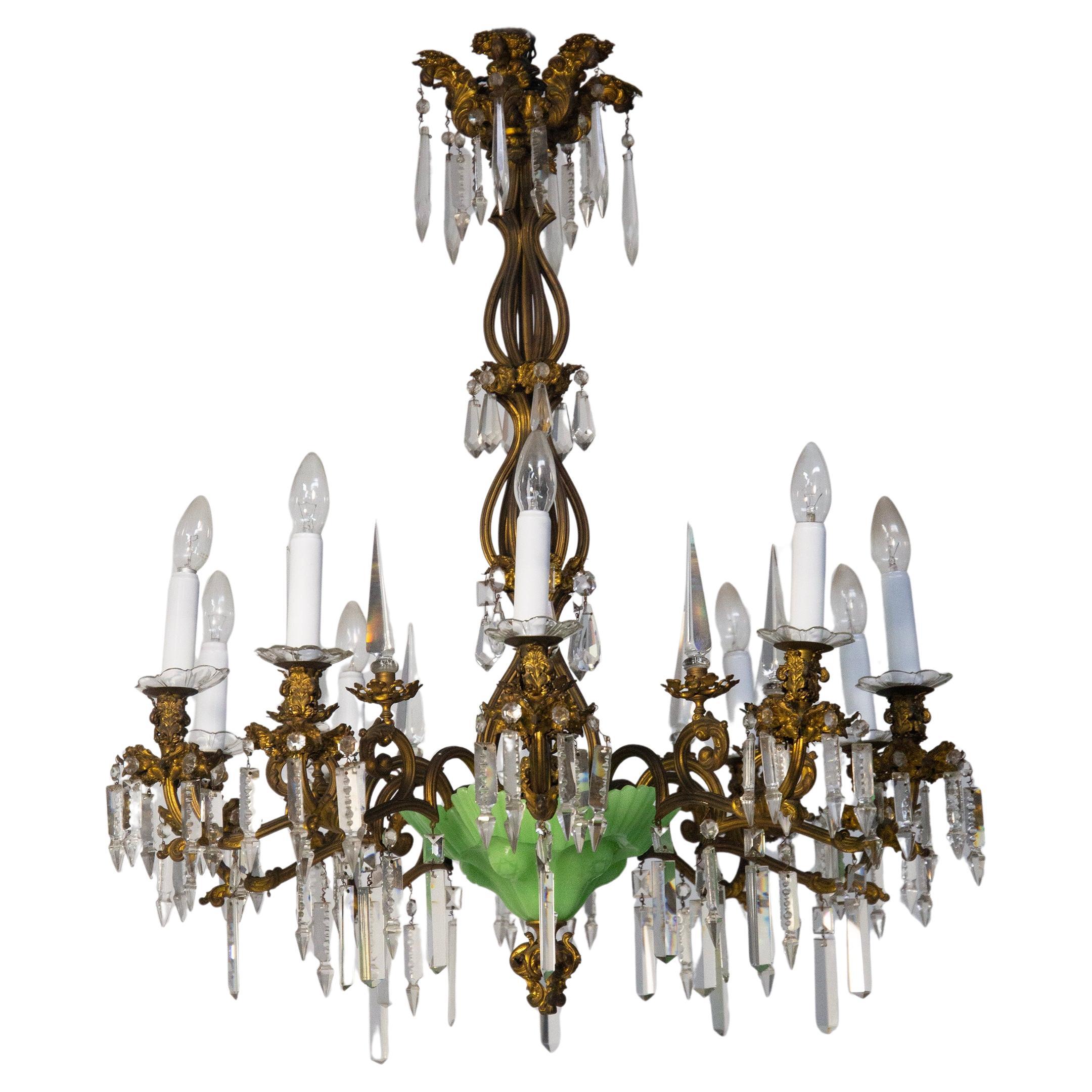 Araña barroca italiana de bronce dorado con hojas de vidrio verde y cristal