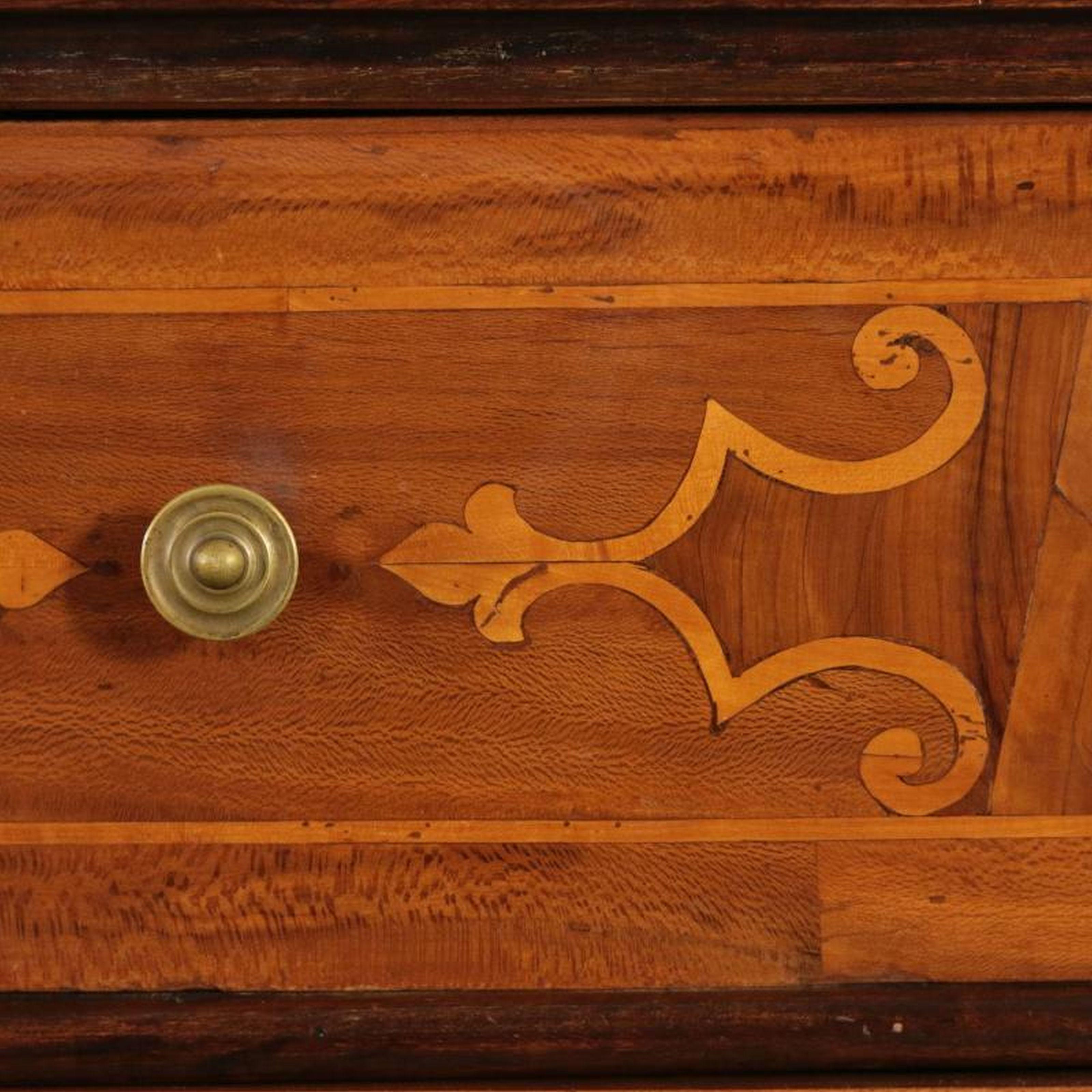 18th Century Italian Baroque Chest of Drawers , circa 1700 For Sale