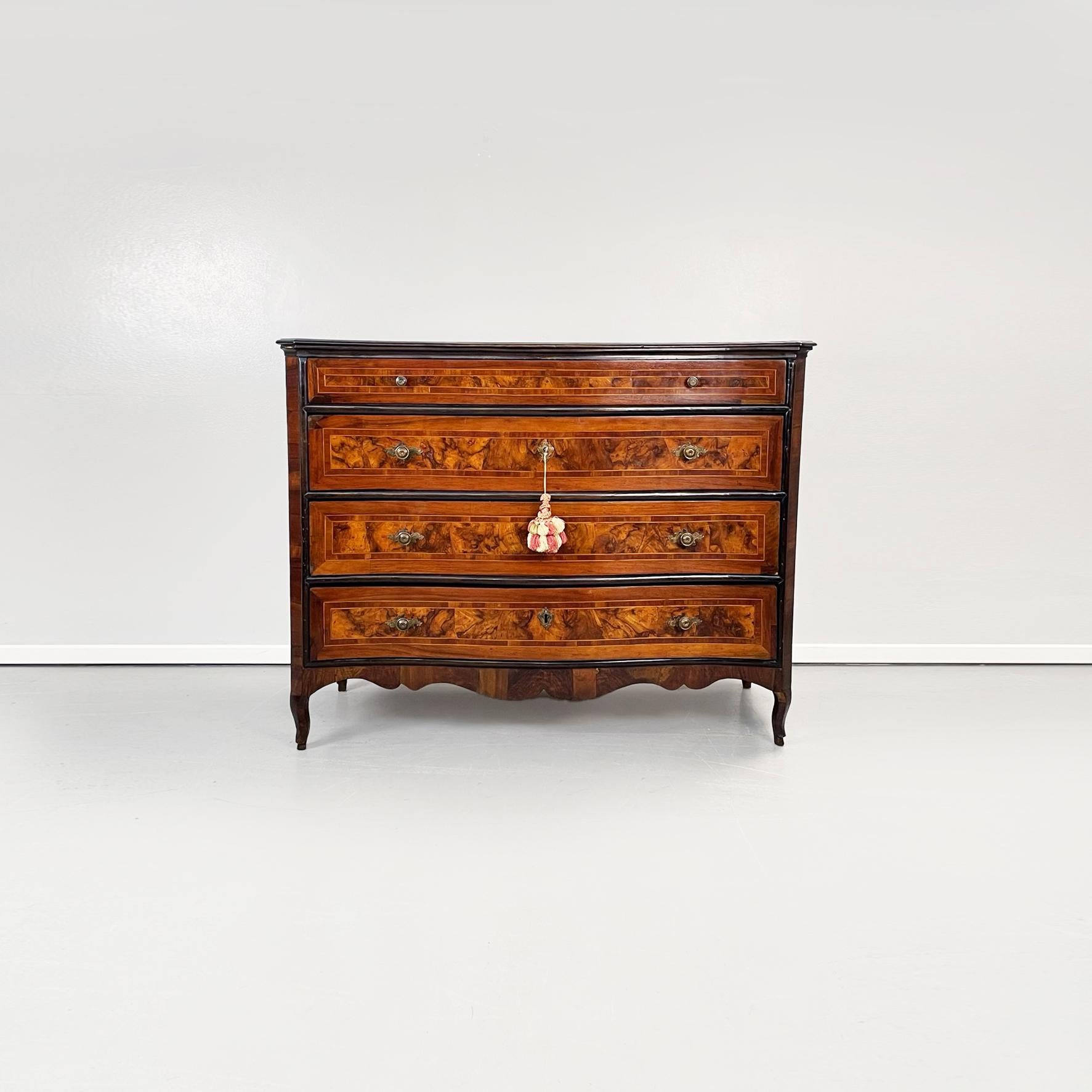 Italian baroque chests of drawers in wood and metal, 1730-1740s
Finely worked sideboard in light and dark wood. The sides and the front, where the 4 drawers are present, are moved and shaped. Round bronze knobs. Two drawers have lock and key.