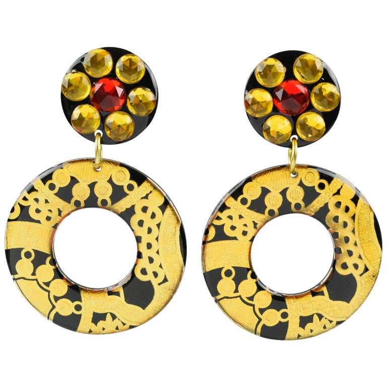 Italian Baroque Dangle Black Gold Lucite Clip Earrings For Sale at 1stdibs