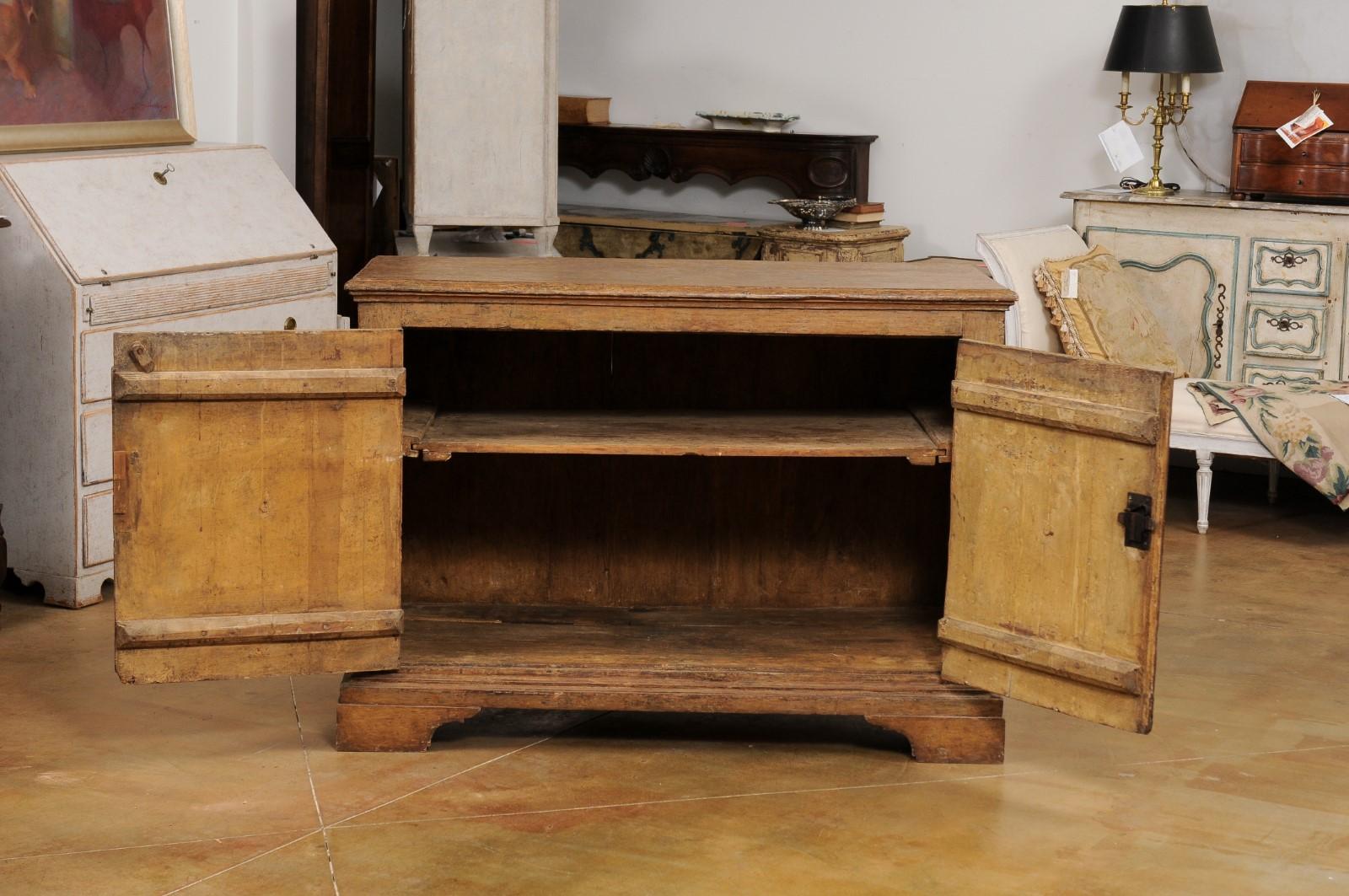 Buffet dipinto in stile barocco italiano dell'inizio del XVII secolo con motivi a diamante intagliati in vendita 4