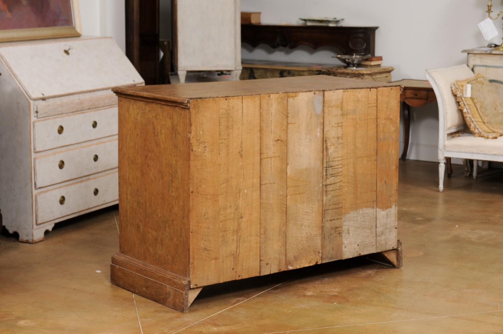 Buffet dipinto in stile barocco italiano dell'inizio del XVII secolo con motivi a diamante intagliati in vendita 1