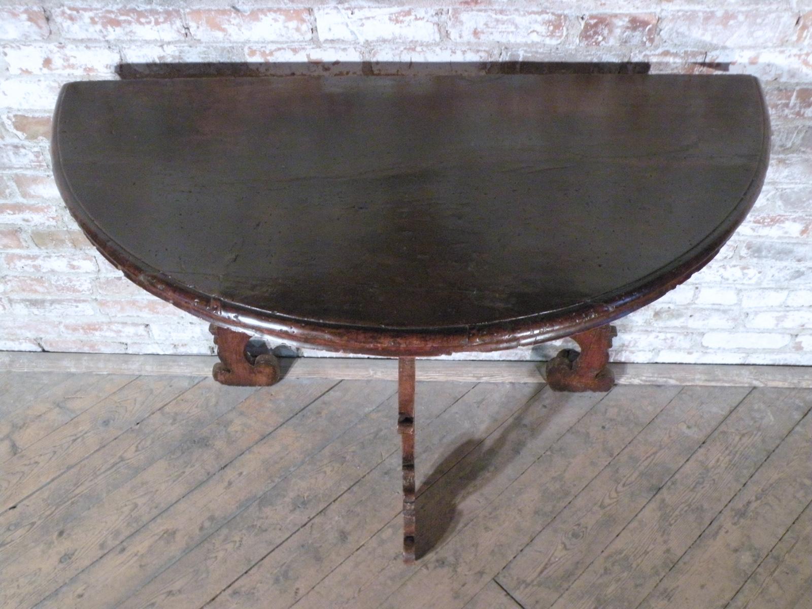 Italian Baroque Early 18th Century Demilune Walnut Console Table 5