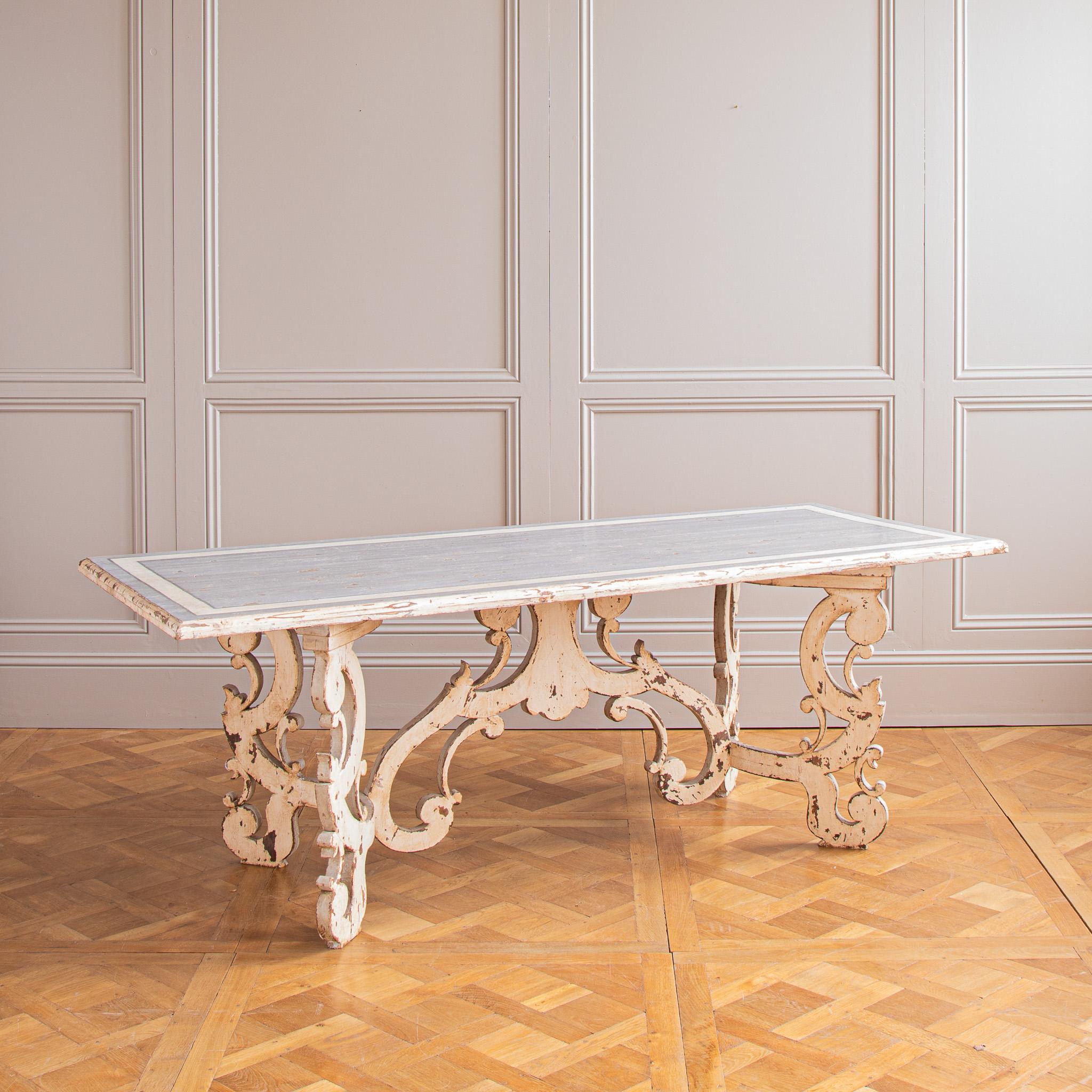 Italian Baroque Farmhouse Dining Table In Good Condition For Sale In London, Park Royal