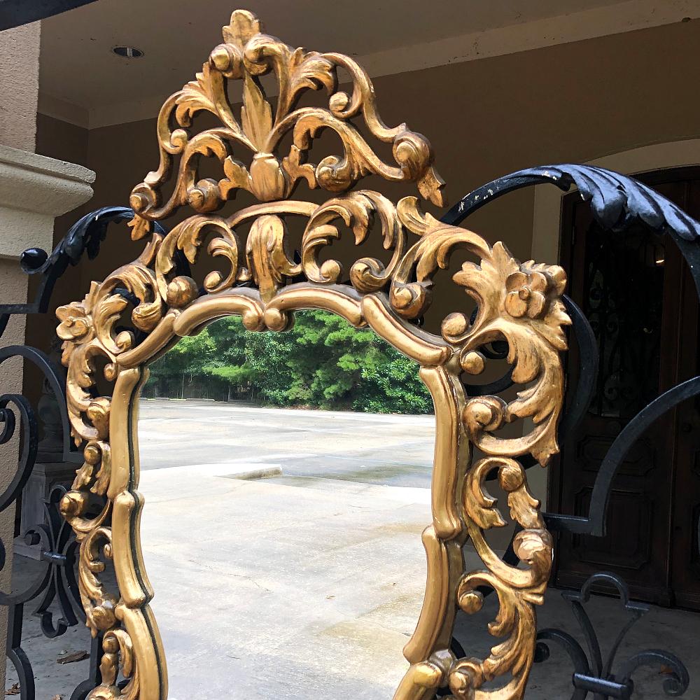 20ième siècle Miroir baroque italien en bois doré en vente