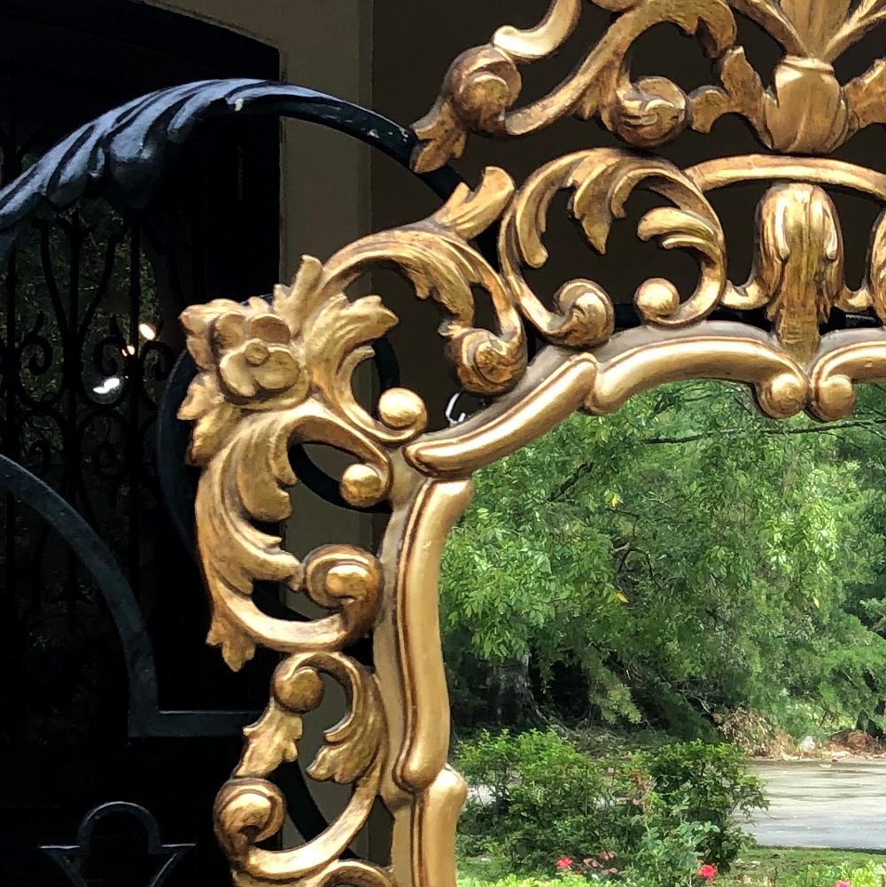 Italian Baroque Giltwood Mirror For Sale 3