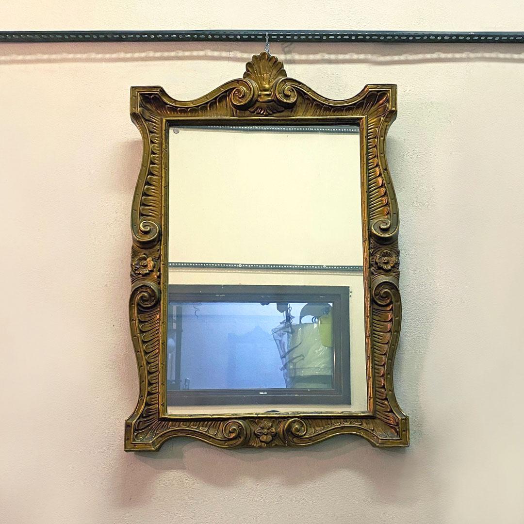 Italian baroque golden frame mirror, 1950s
Mirror in style with golden frame with a wavy design, in gold painted wood.
1950s
Good condition, in patina.
Measurements in cm 67 x 104 H.