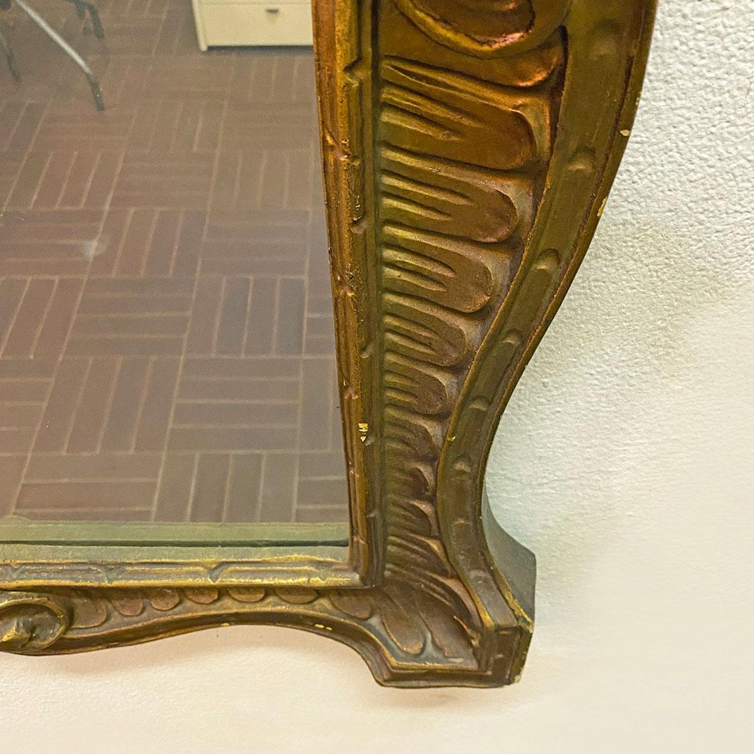 Metà XX secolo Specchio barocco italiano con cornice dorata, anni '50 in vendita