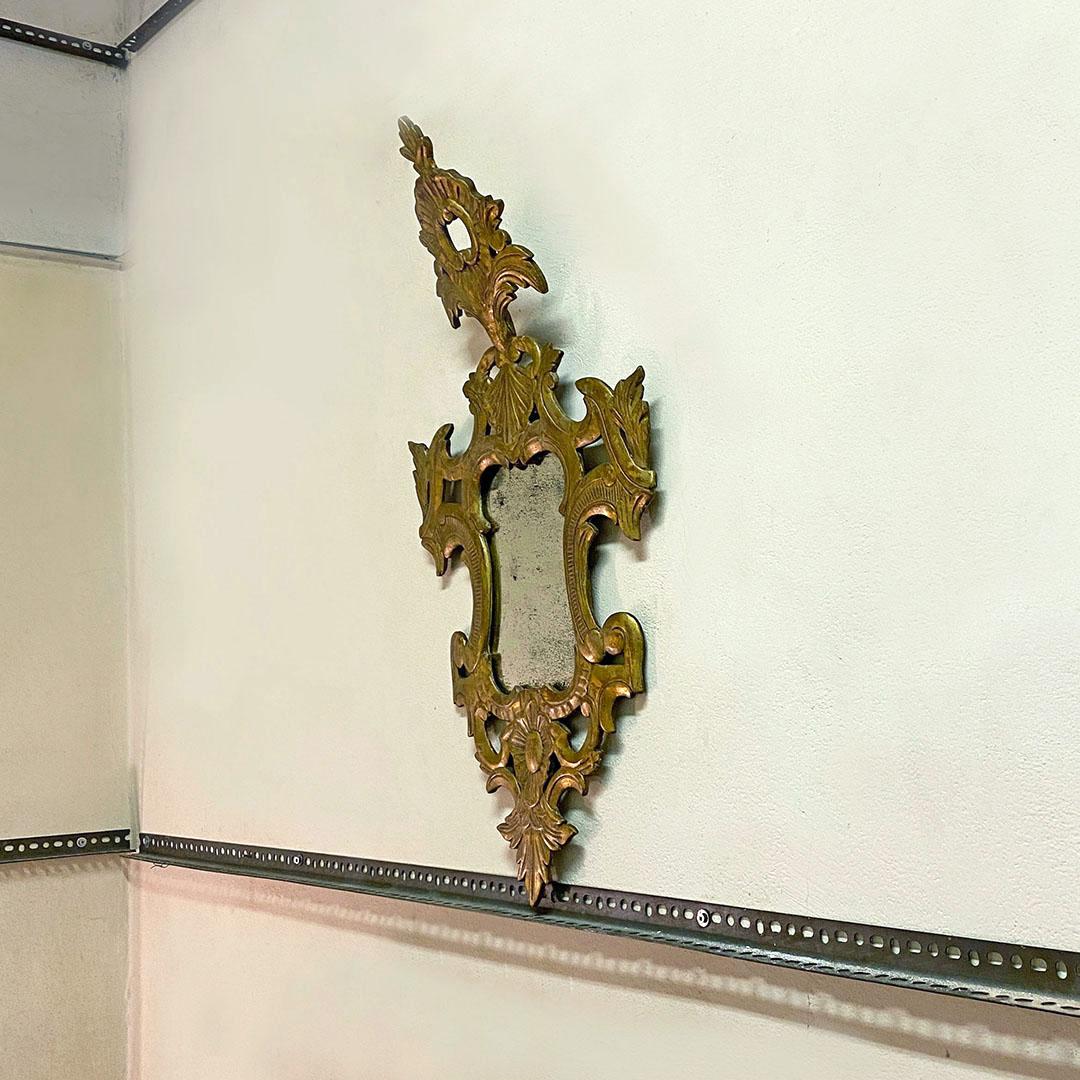 Italian Baroque Mercury Glass Mirror with with Frame in Gilded Wood, 1700s In Good Condition For Sale In MIlano, IT