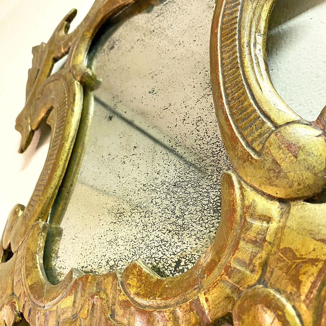 Italian Baroque Mercury Glass Mirror with with Frame in Gilded Wood, 1700s For Sale 1