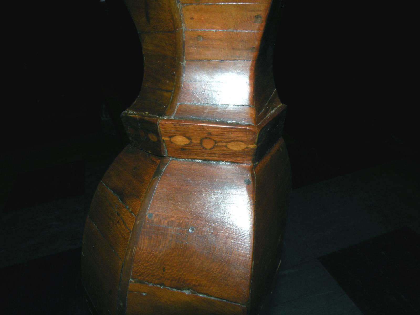Italian Baroque Oval Fruitwood Veneered and Inlaid Desk, Late 17th Century For Sale 8