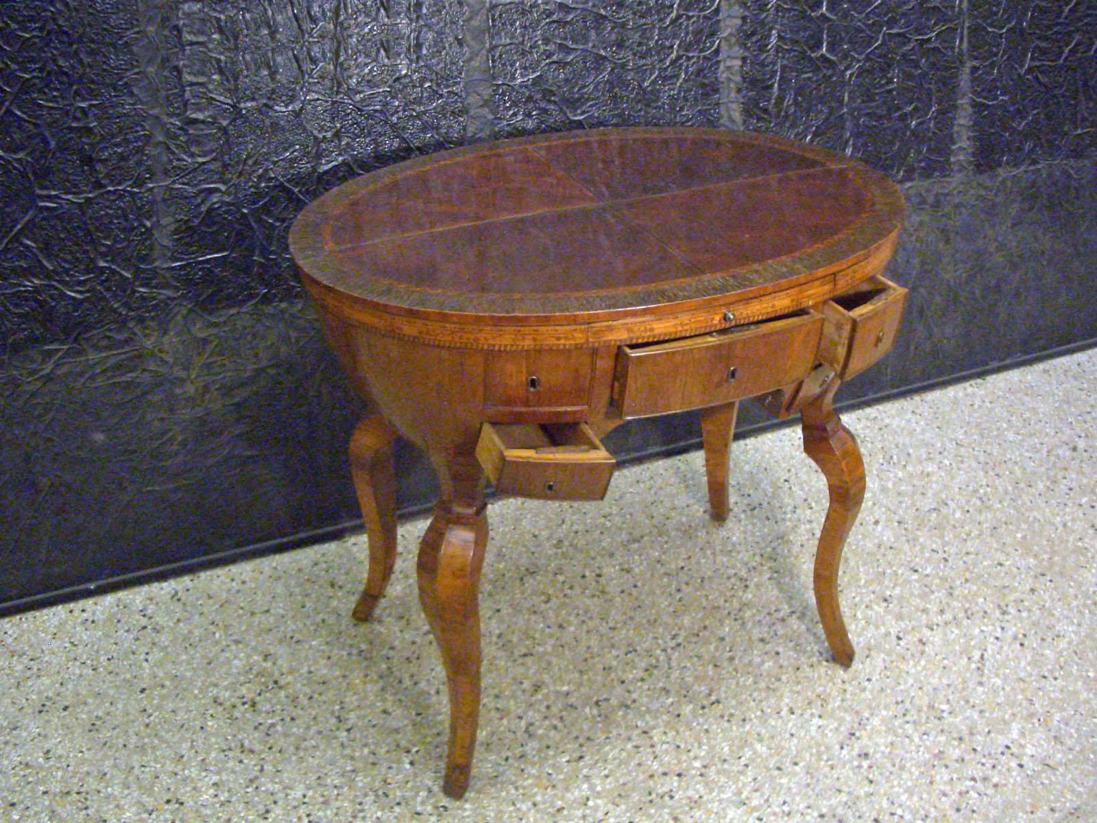 Italian Baroque Oval Fruitwood Veneered and Inlaid Desk, Late 17th Century For Sale 2