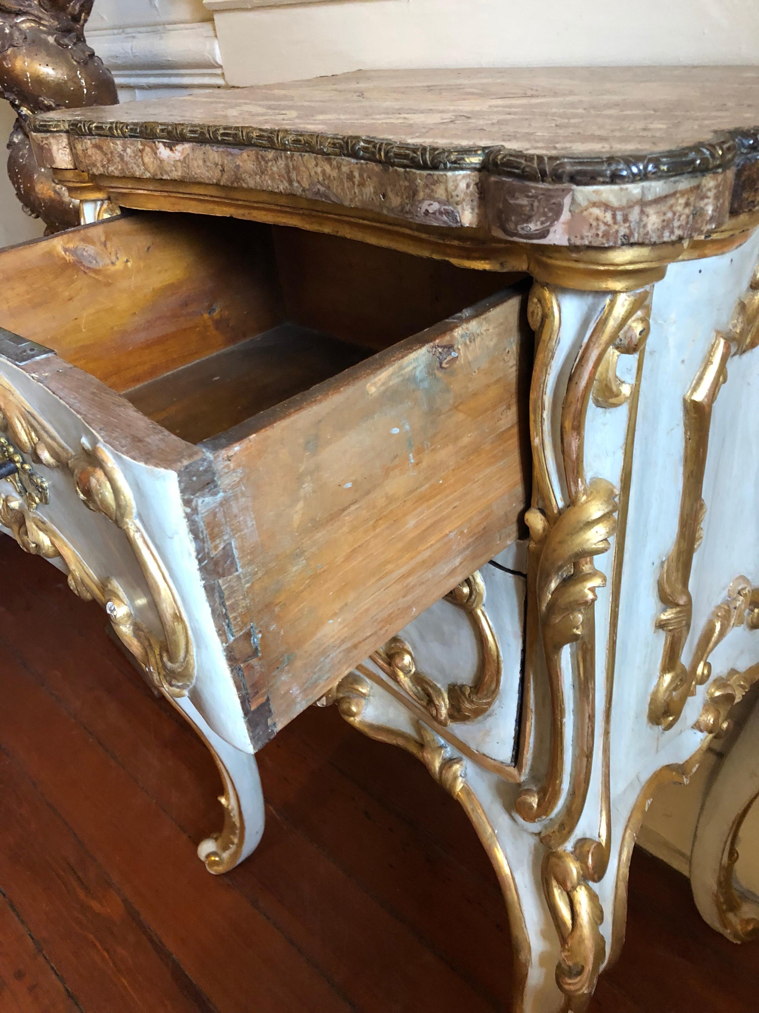 Italian Baroque Painted and Parcel-Gilt Commodini For Sale 3