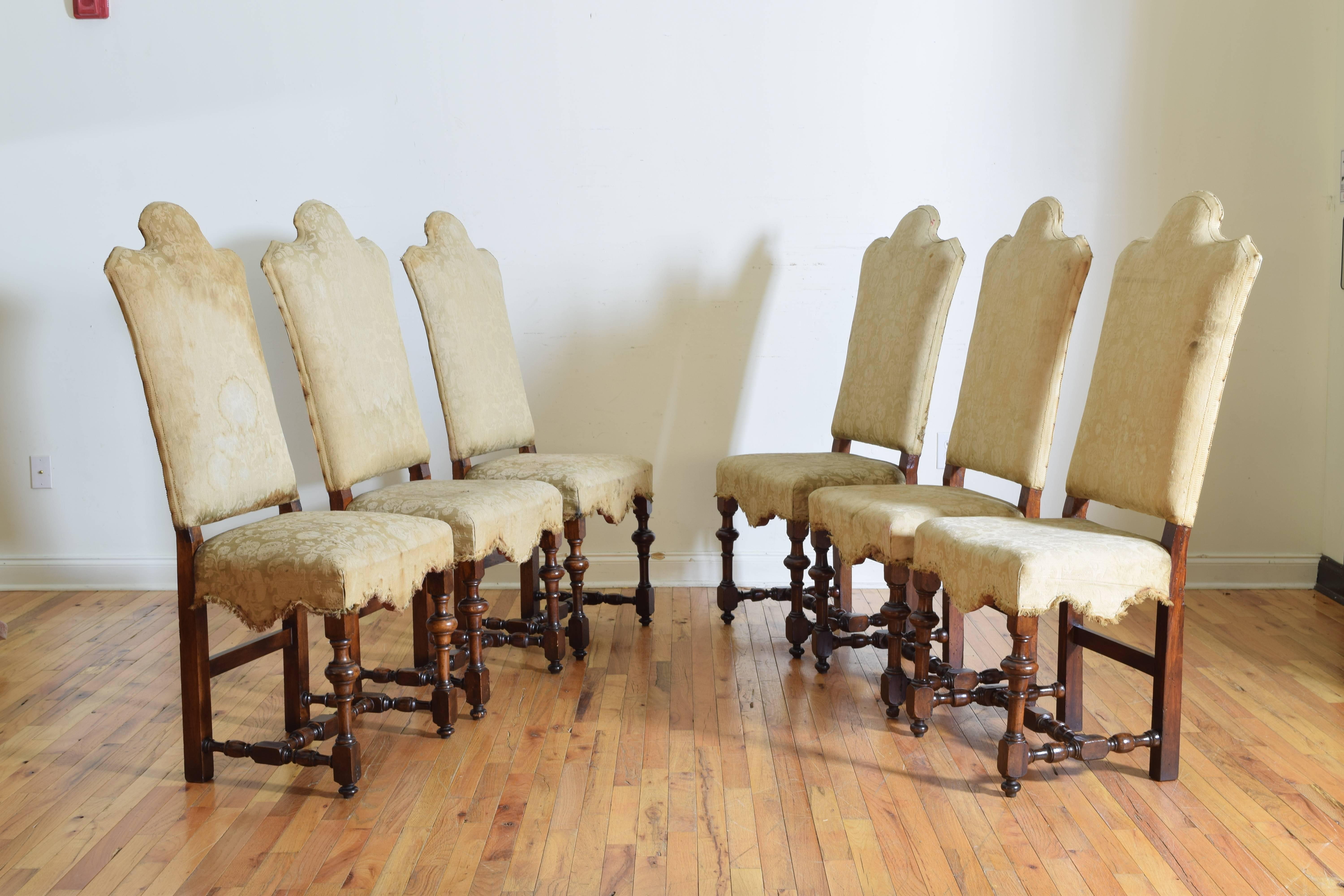 Italian Baroque Period Set of Six Turned Walnut Dining Chairs, 18th Century 1