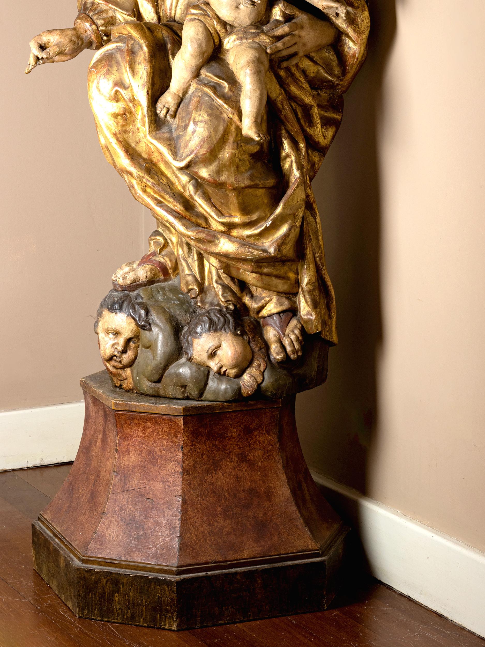 Hand-Carved Italian Baroque Religious Madonna and Child Statue, 18th Century For Sale