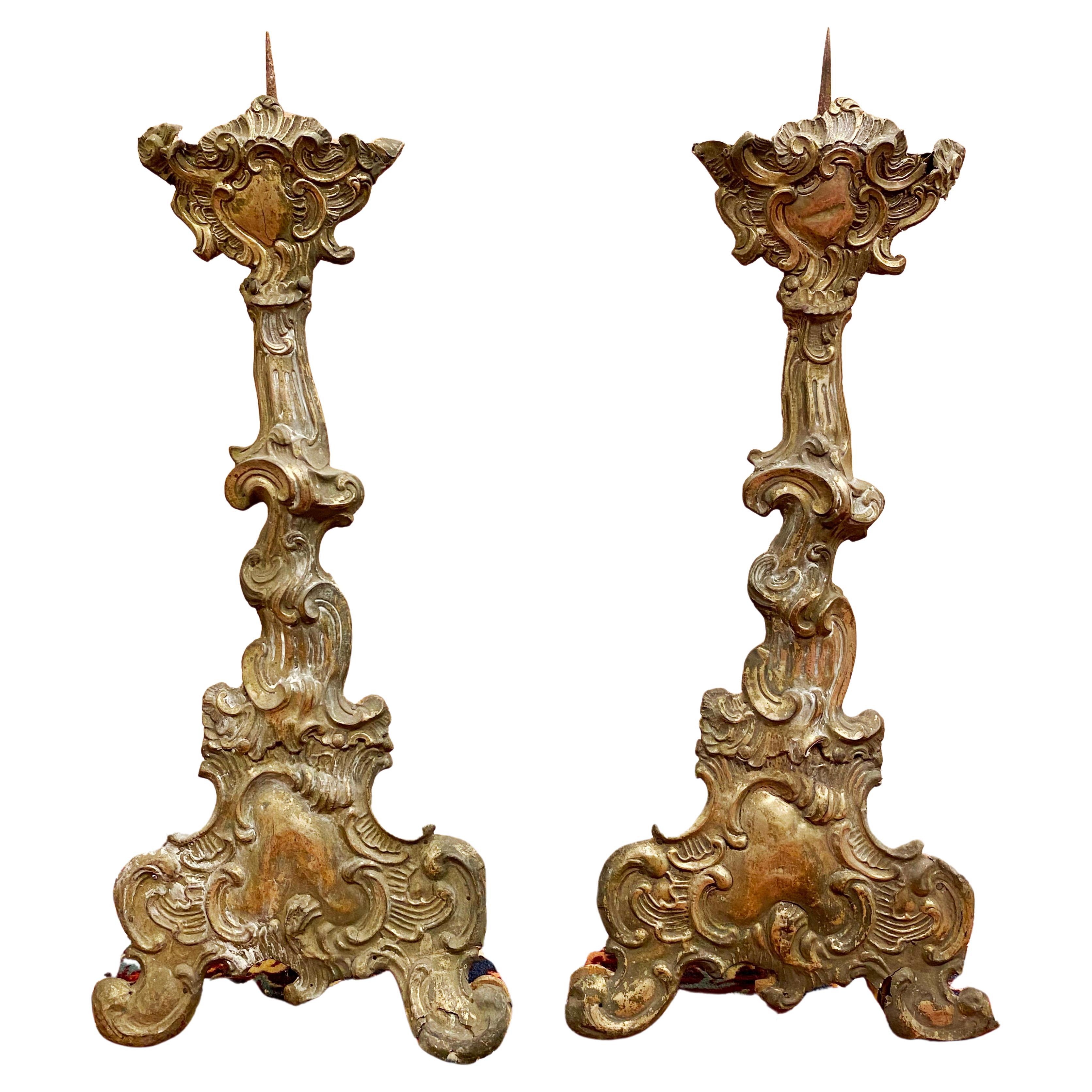 Italienische Barock-Kerzenständer aus Silber im Repousse-Stil im Angebot